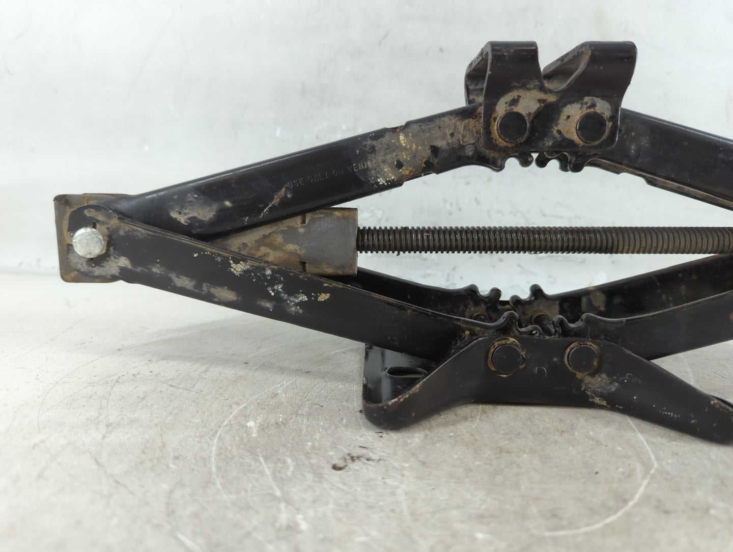 2007 Cadillac Dts Spare Scissor Car Jack - Oemusedautoparts1.com