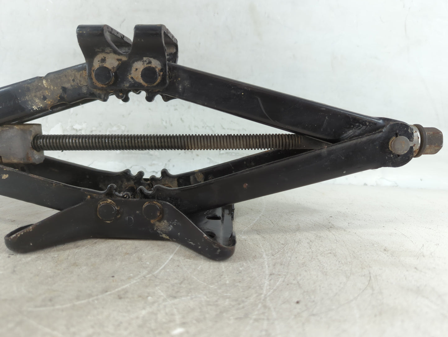 2007 Cadillac Dts Spare Scissor Car Jack - Oemusedautoparts1.com
