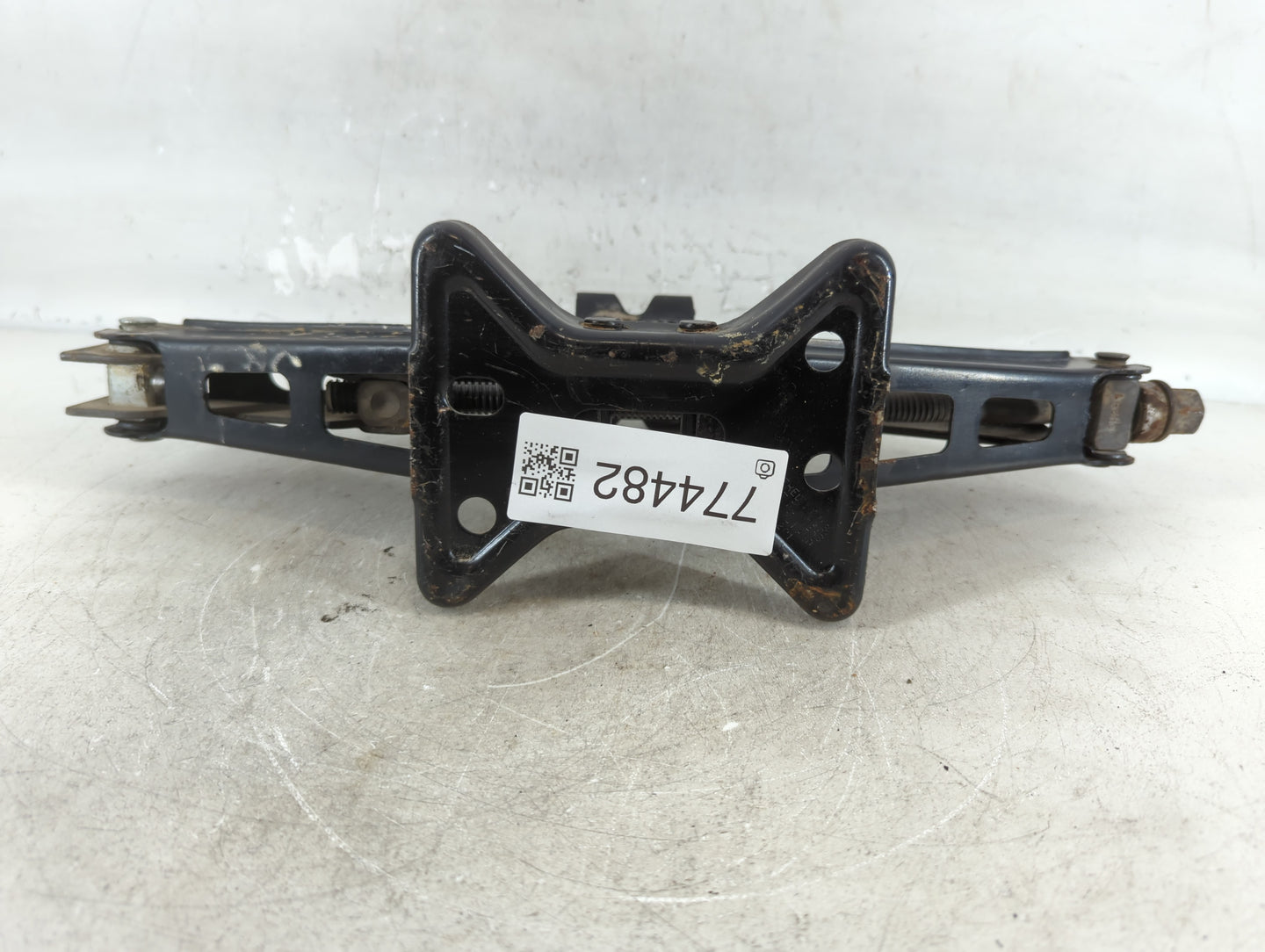 2007 Cadillac Dts Spare Scissor Car Jack - Oemusedautoparts1.com