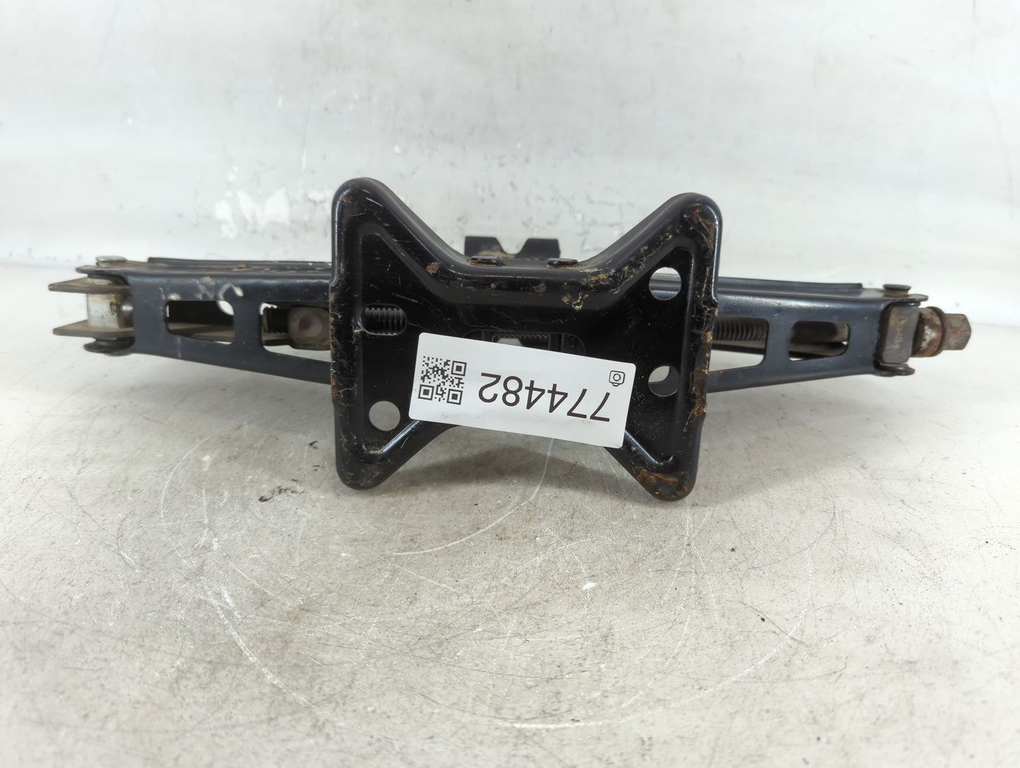2007 Cadillac Dts Spare Scissor Car Jack - Oemusedautoparts1.com