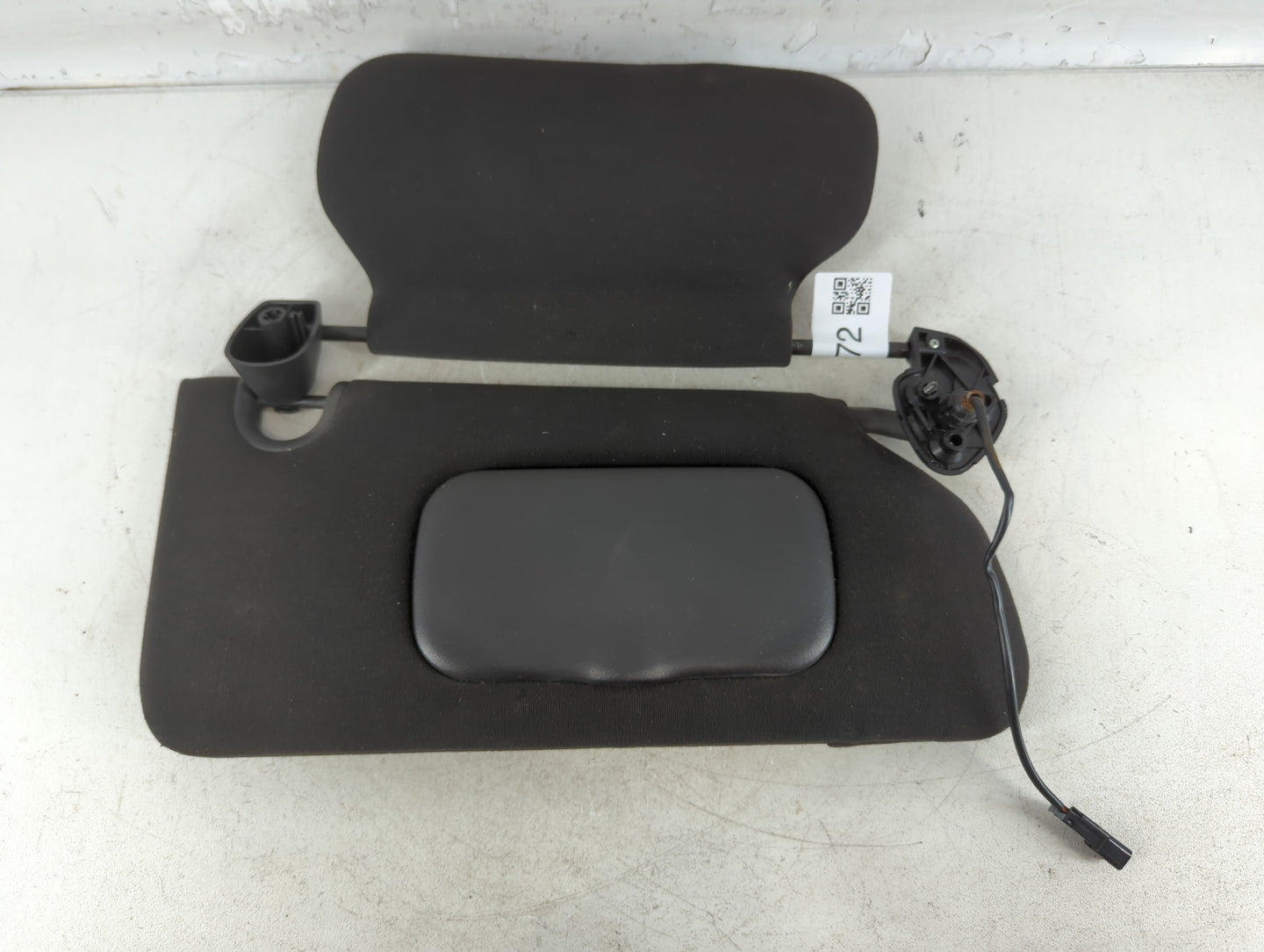 2006-2007 Cadillac Dts Sun Visor Shade Replacement Passenger Right Mirror Fits Fits 2006 2007 OEM Used Auto Parts - Oemuseda