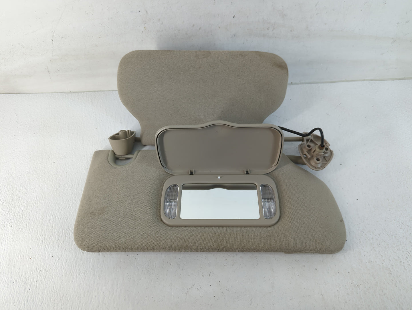 2006-2007 Cadillac Dts Sun Visor Shade Replacement Passenger Right Mirror Fits Fits 2006 2007 OEM Used Auto Parts - Oemuseda