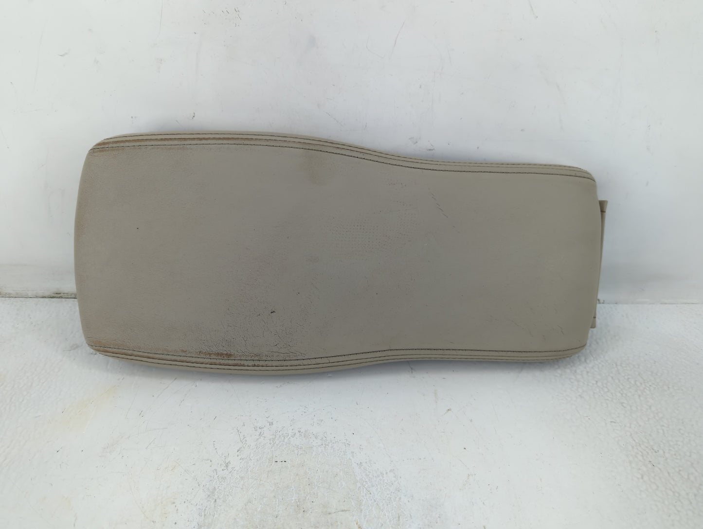 2007 Cadillac Dts Center Console Armrest Cover Lid P/N:VE6440 Fits OEM Used Auto Parts - Oemusedautoparts1.com