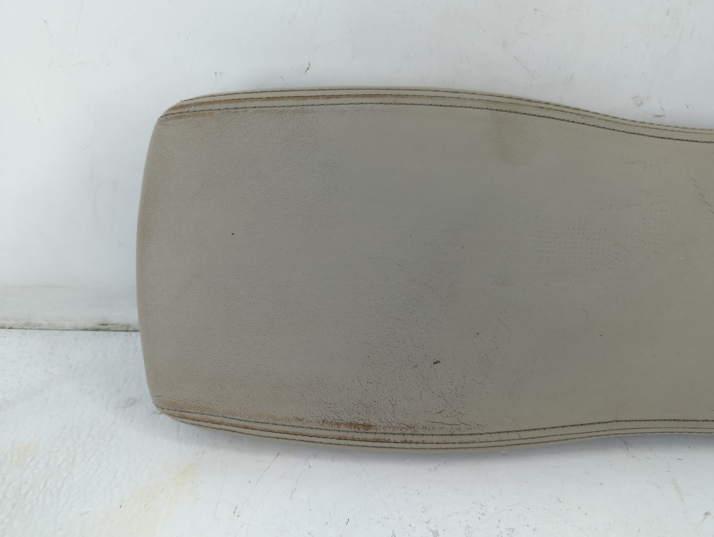 2007 Cadillac Dts Center Console Armrest Cover Lid P/N:VE6440 Fits OEM Used Auto Parts - Oemusedautoparts1.com