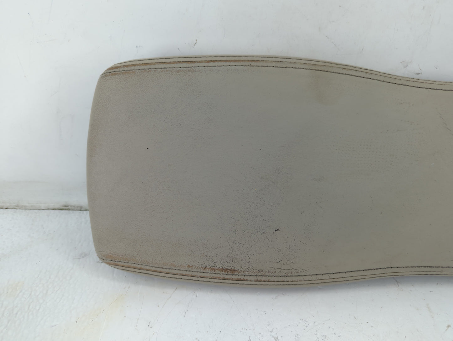 2007 Cadillac Dts Center Console Armrest Cover Lid P/N:VE6440 Fits OEM Used Auto Parts - Oemusedautoparts1.com