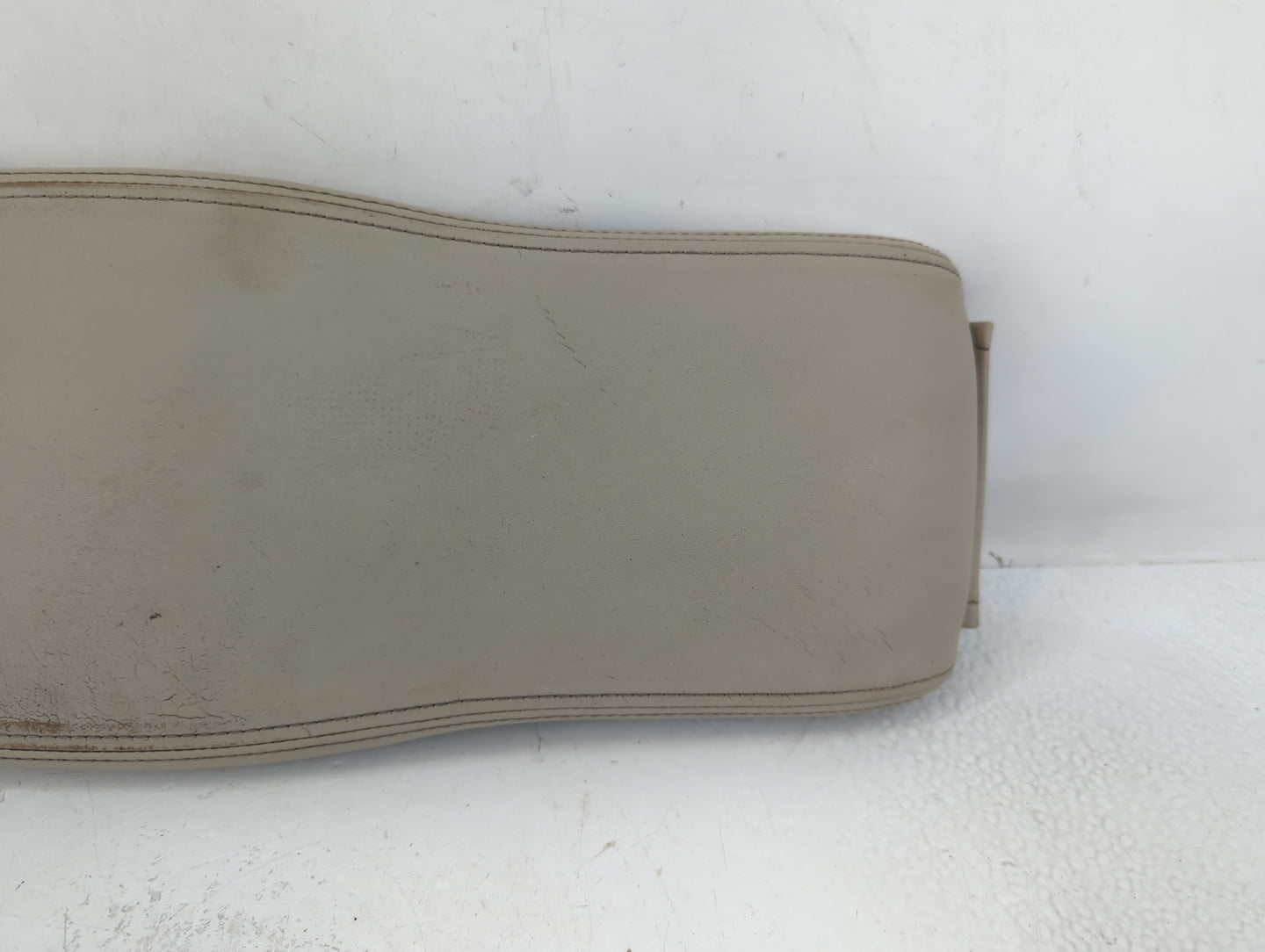 2007 Cadillac Dts Center Console Armrest Cover Lid P/N:VE6440 Fits OEM Used Auto Parts - Oemusedautoparts1.com