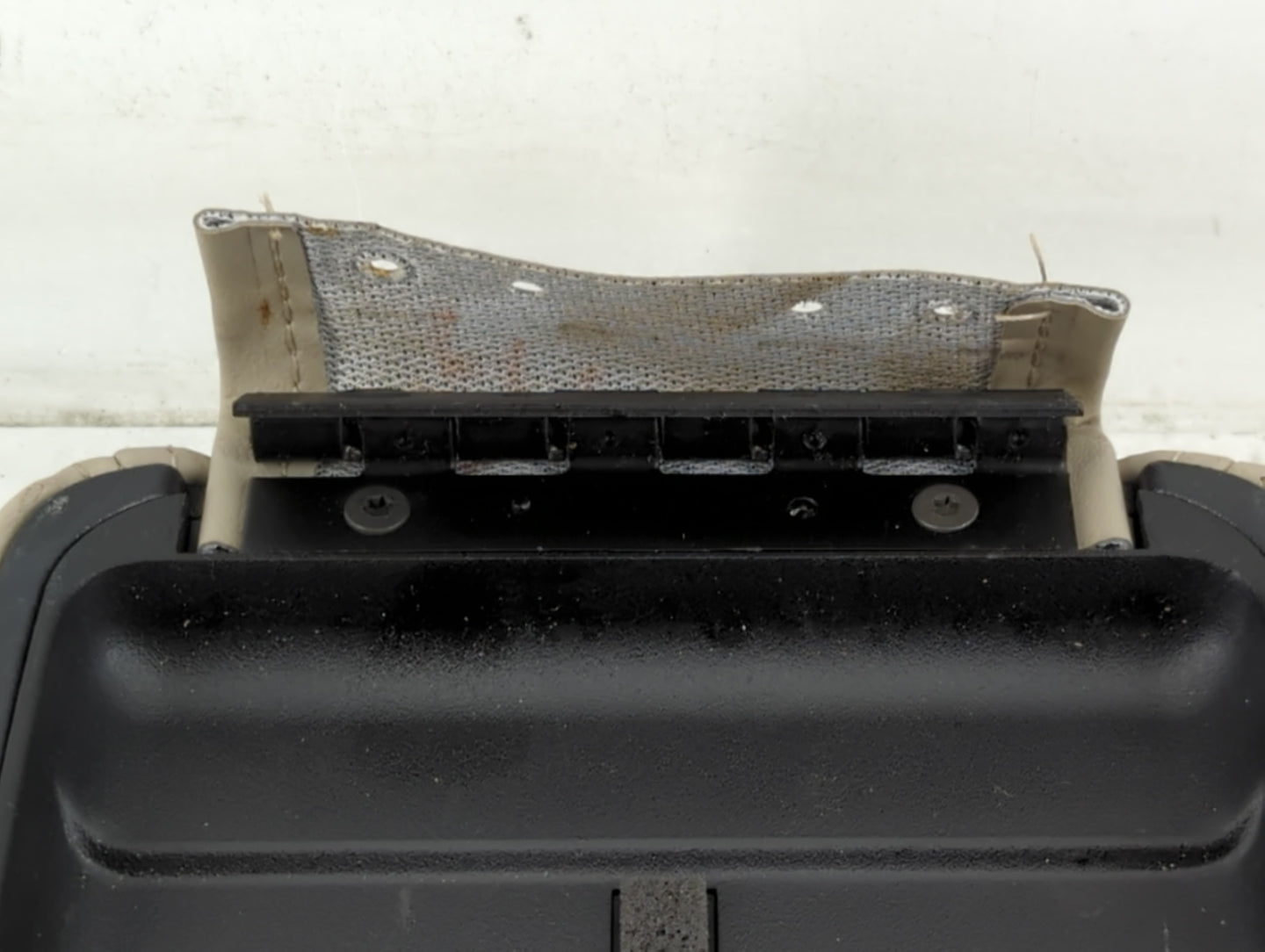 2007 Cadillac Dts Center Console Armrest Cover Lid P/N:VE6440 Fits OEM Used Auto Parts - Oemusedautoparts1.com