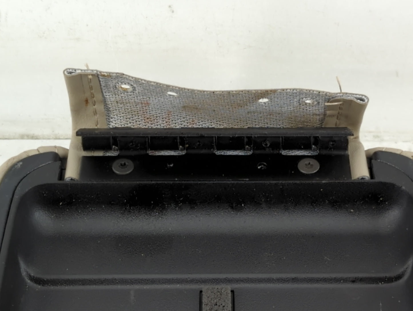 2007 Cadillac Dts Center Console Armrest Cover Lid P/N:VE6440 Fits OEM Used Auto Parts - Oemusedautoparts1.com