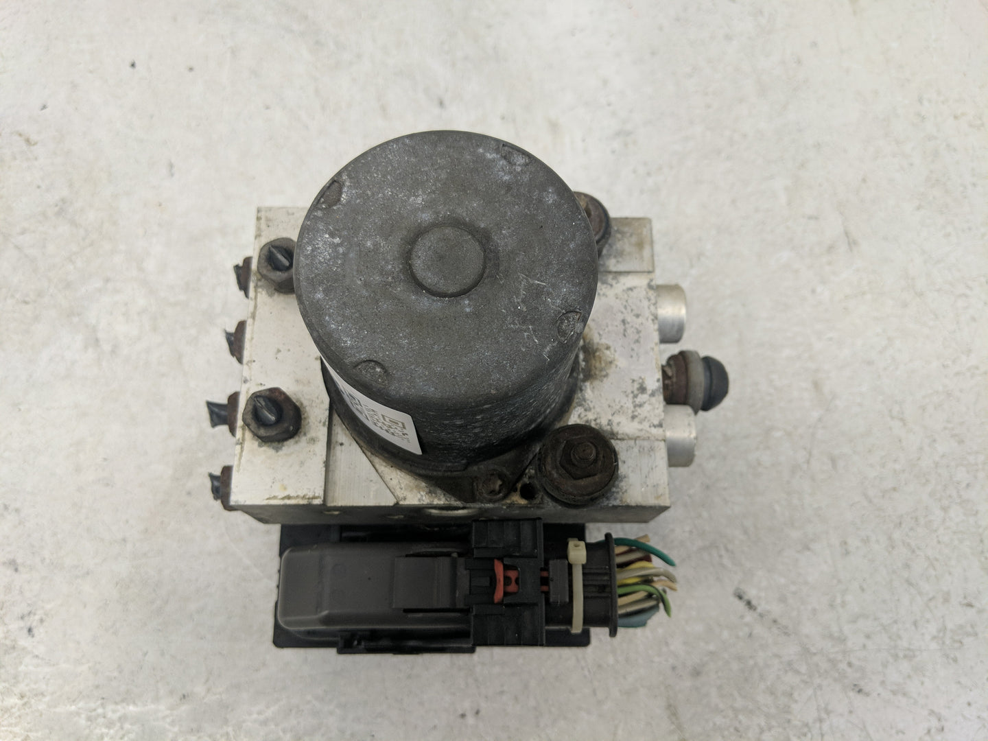 2007 Cadillac Escalade ABS Pump Control Module Replacement P/N:0 265 235 039 06 Fits OEM Used Auto Parts - Oemusedautoparts1