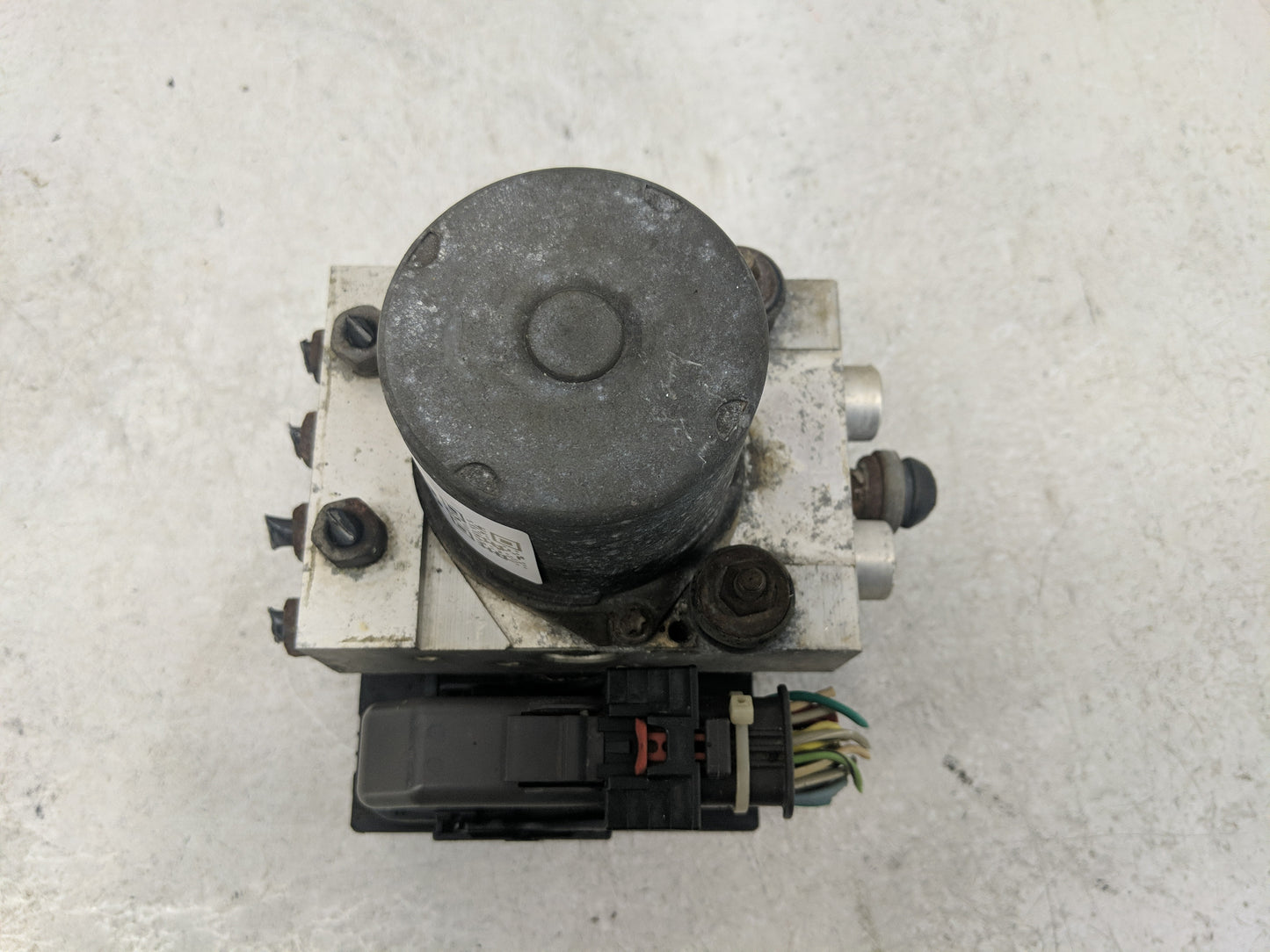 2007 Cadillac Escalade ABS Pump Control Module Replacement P/N:0 265 235 039 06 Fits OEM Used Auto Parts - Oemusedautoparts1