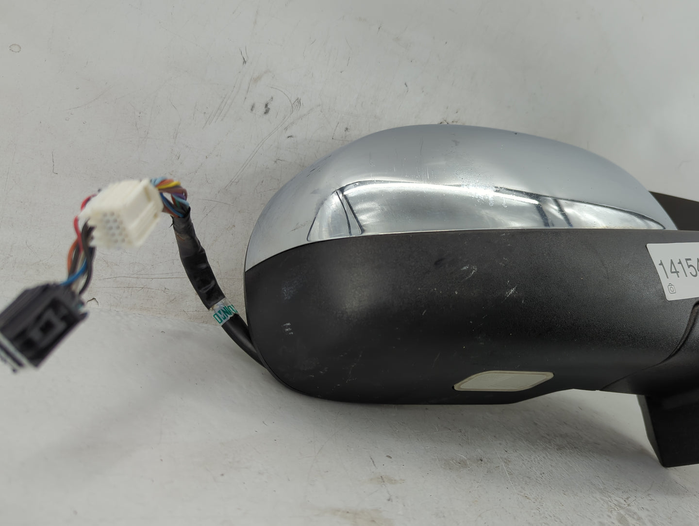 2007-2013 Cadillac Escalade Passenger Side View Mirror - Right Door Mirror OEM Used - Oemusedautoparts1.com