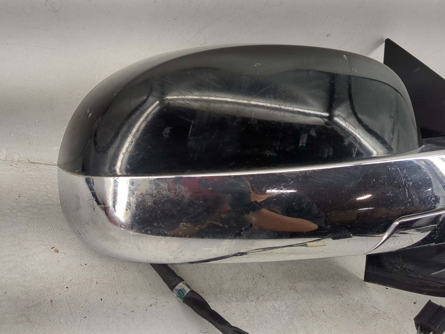 2007-2008 Cadillac Escalade Passenger Side View Mirror - Right Door Mirror OEM Used - Oemusedautoparts1.com