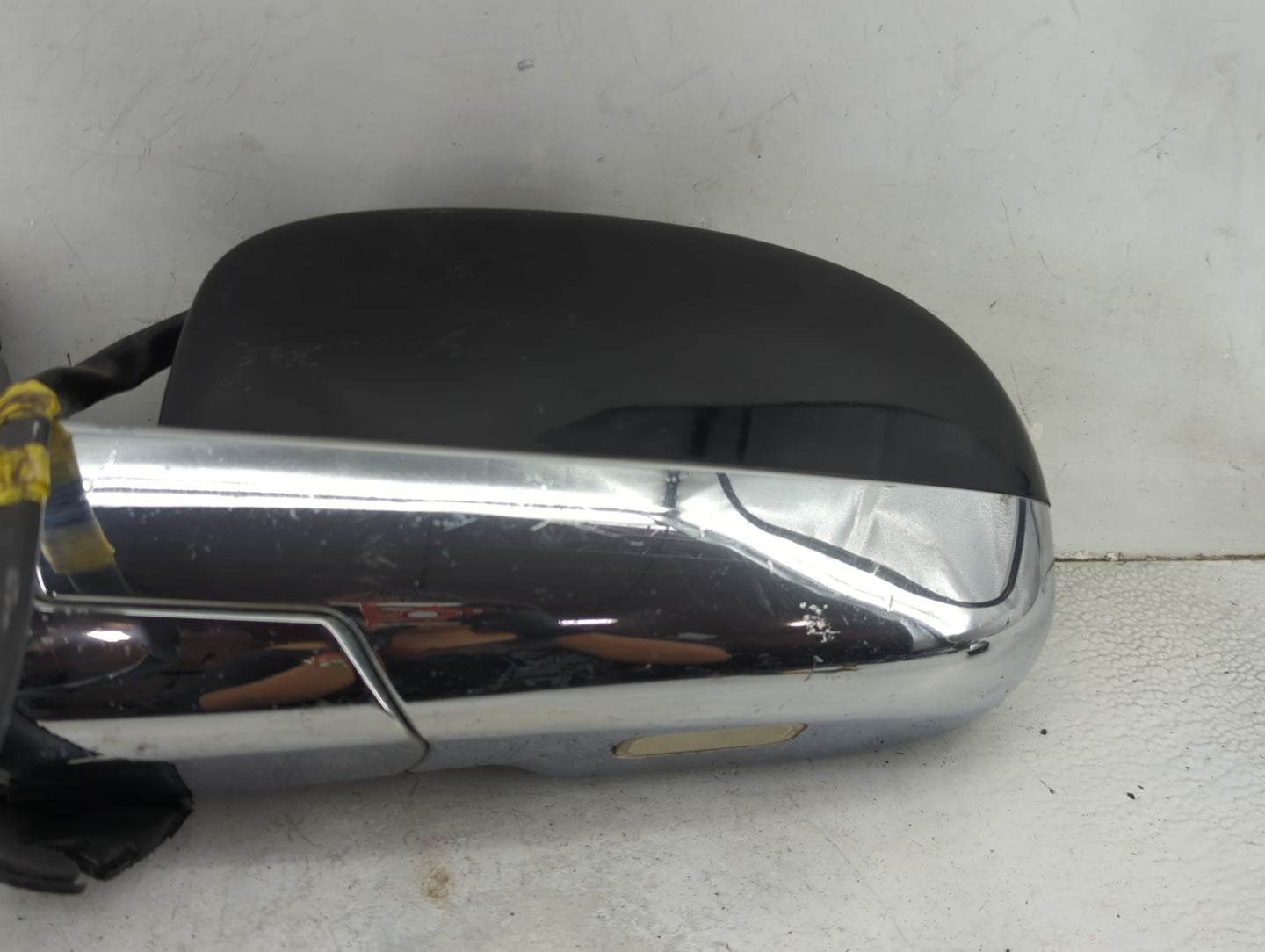 2007-2008 Cadillac Escalade Driver Side View Mirror - Left Door Mirror OEM Used - Oemusedautoparts1.com