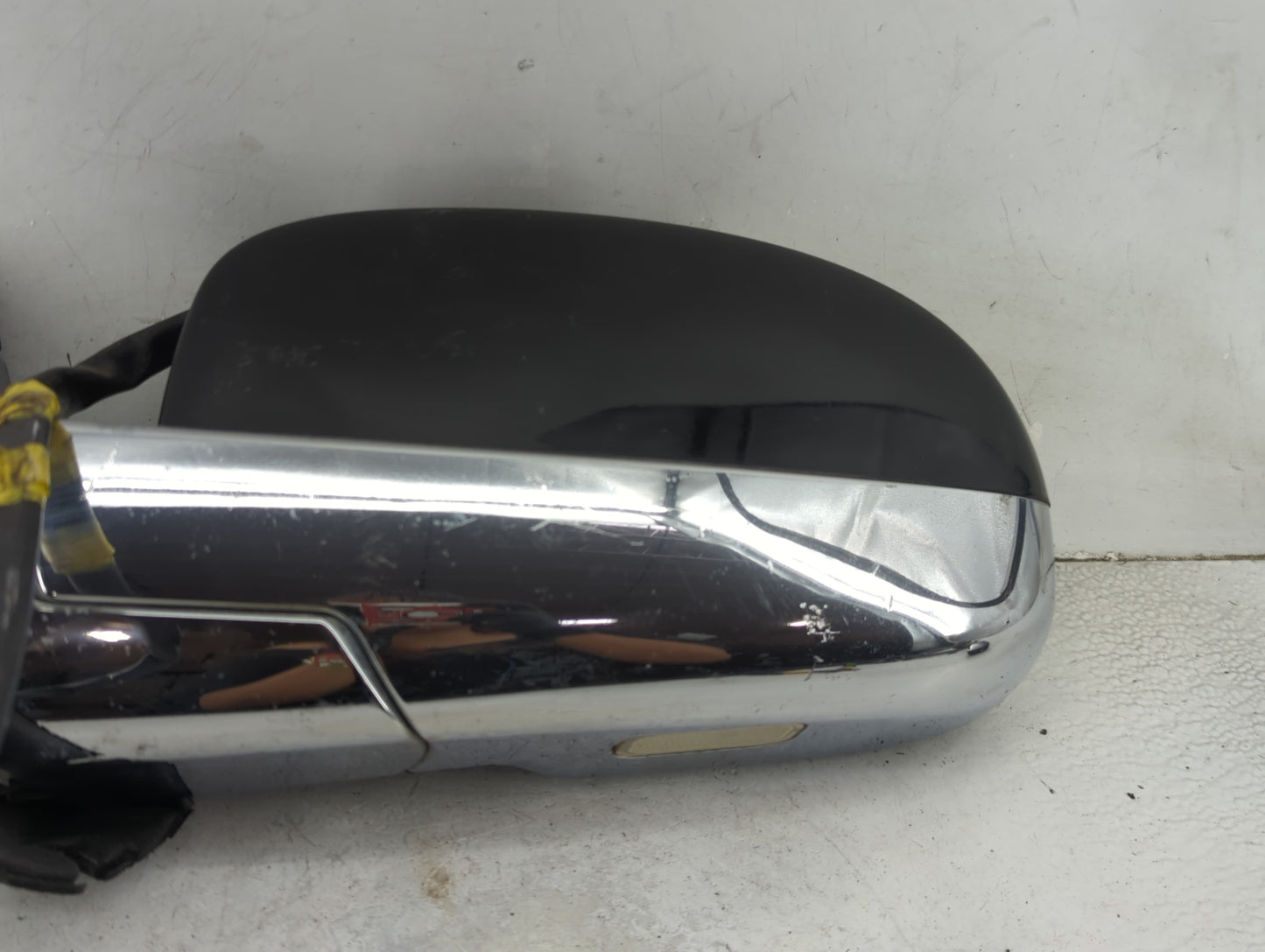 2007-2008 Cadillac Escalade Driver Side View Mirror - Left Door Mirror OEM Used - Oemusedautoparts1.com