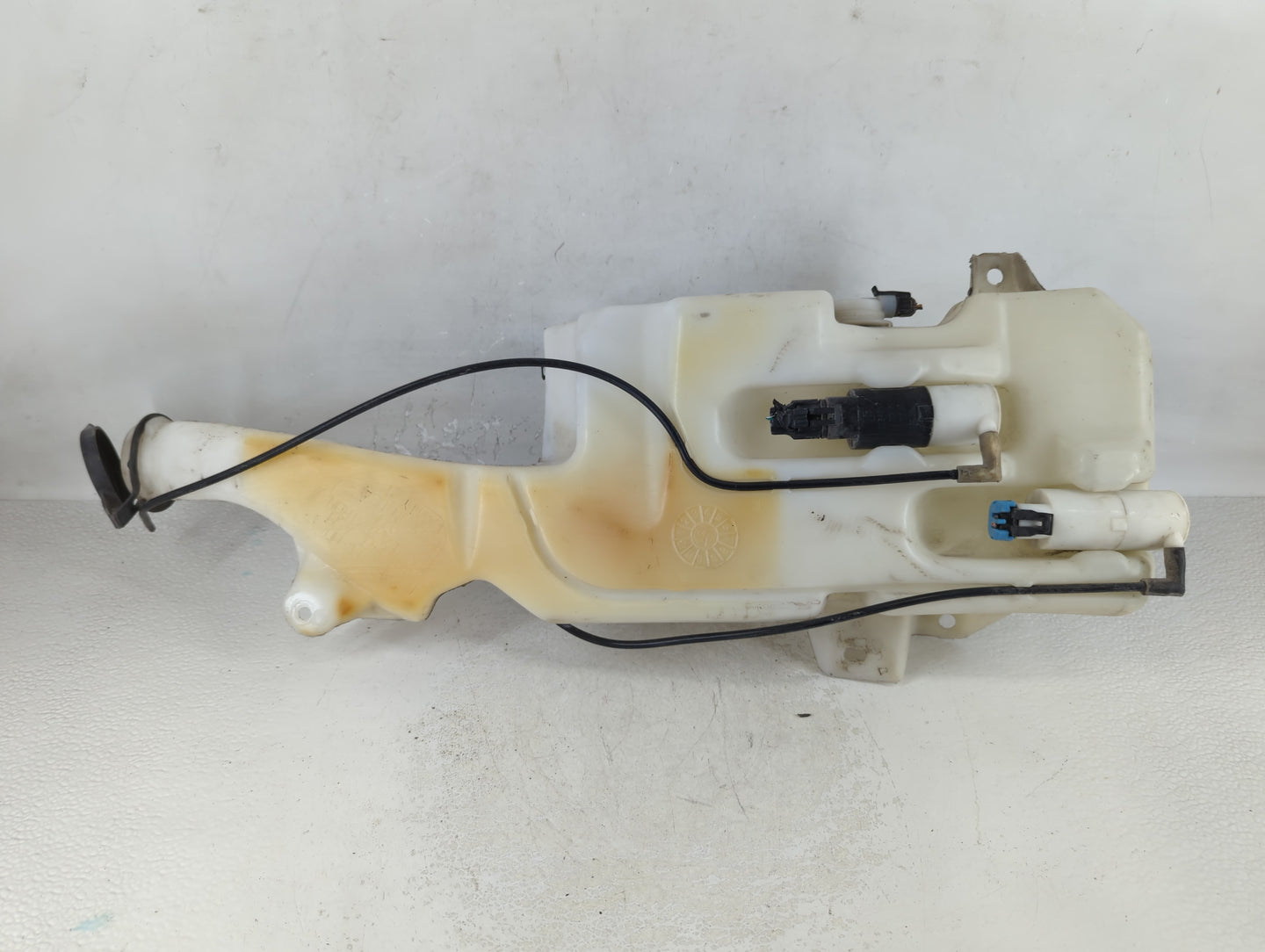 2007-2014 Cadillac Escalade Windshield Washer Fluid Reservoir Bottle Oem - Oemusedautoparts1.com