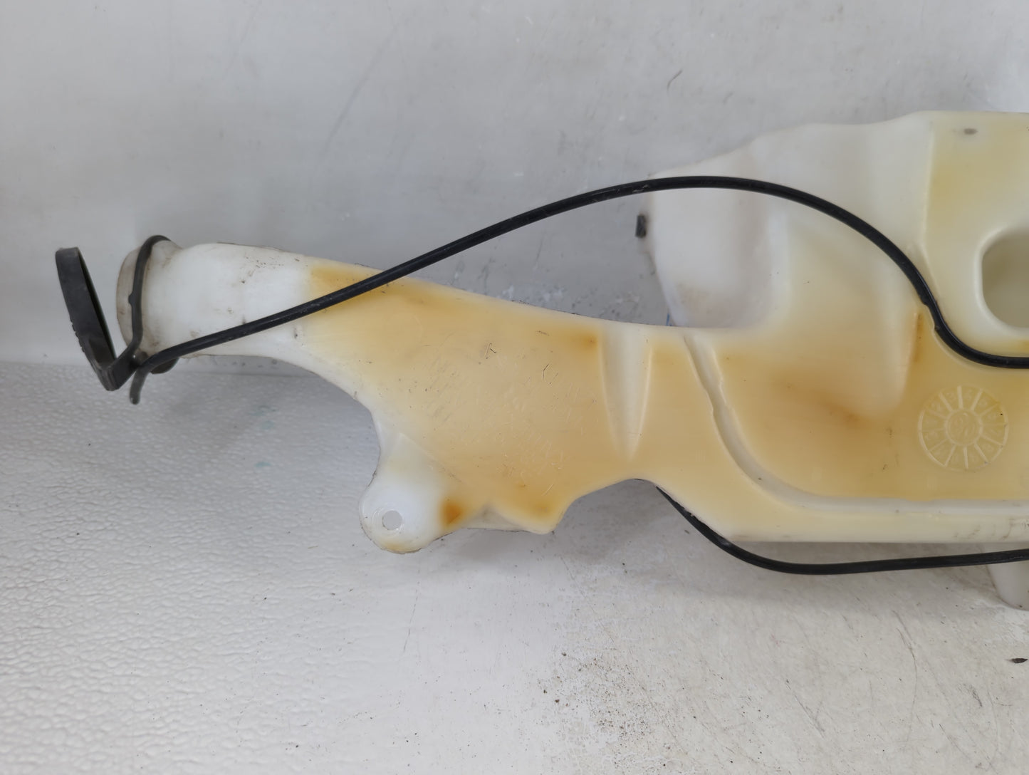 2007-2014 Cadillac Escalade Windshield Washer Fluid Reservoir Bottle Oem - Oemusedautoparts1.com