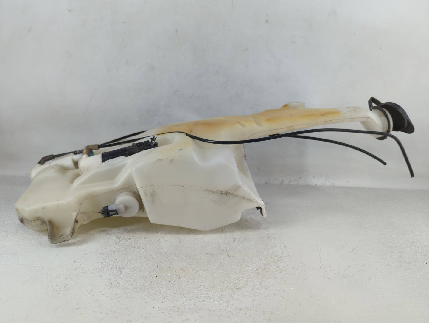 2007-2014 Cadillac Escalade Windshield Washer Fluid Reservoir Bottle Oem - Oemusedautoparts1.com