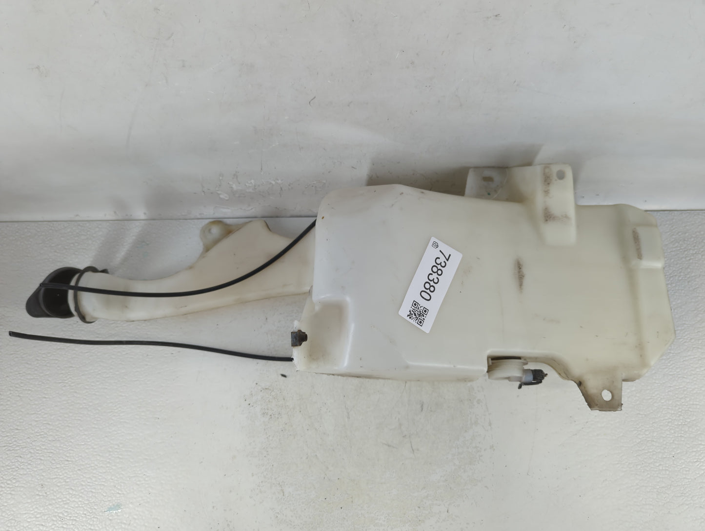 2007-2014 Cadillac Escalade Windshield Washer Fluid Reservoir Bottle Oem - Oemusedautoparts1.com