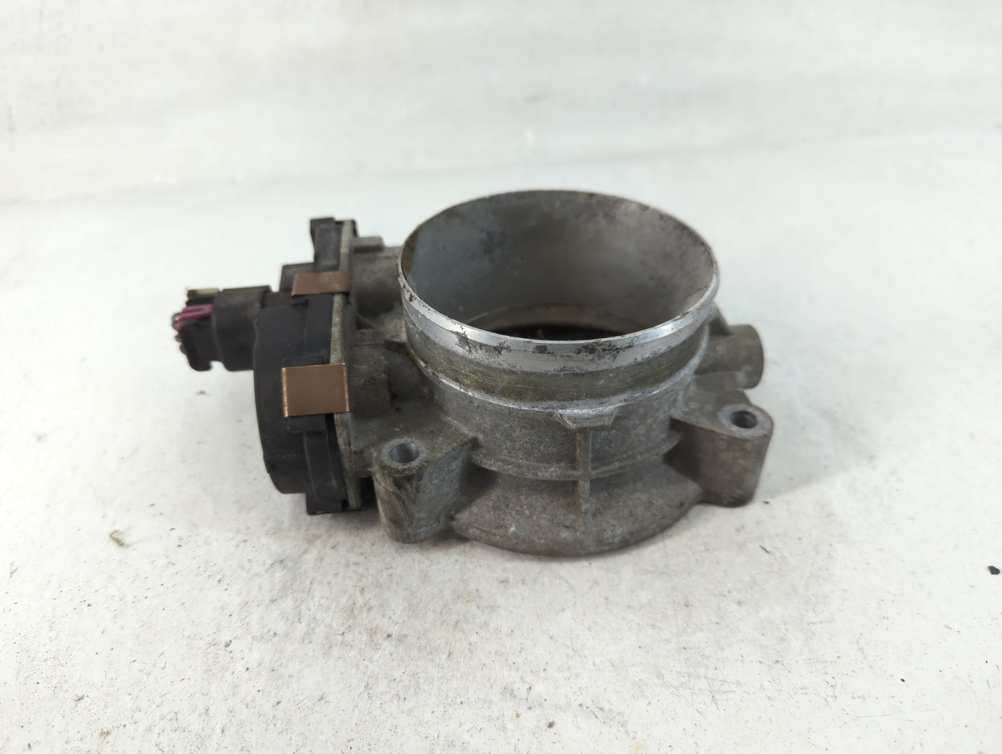 2007-2008 Cadillac Escalade Throttle Body P/N:RME37 Fits Fits 2006 2007 2008 2009 OEM Used Auto Parts - Oemusedautoparts1.co