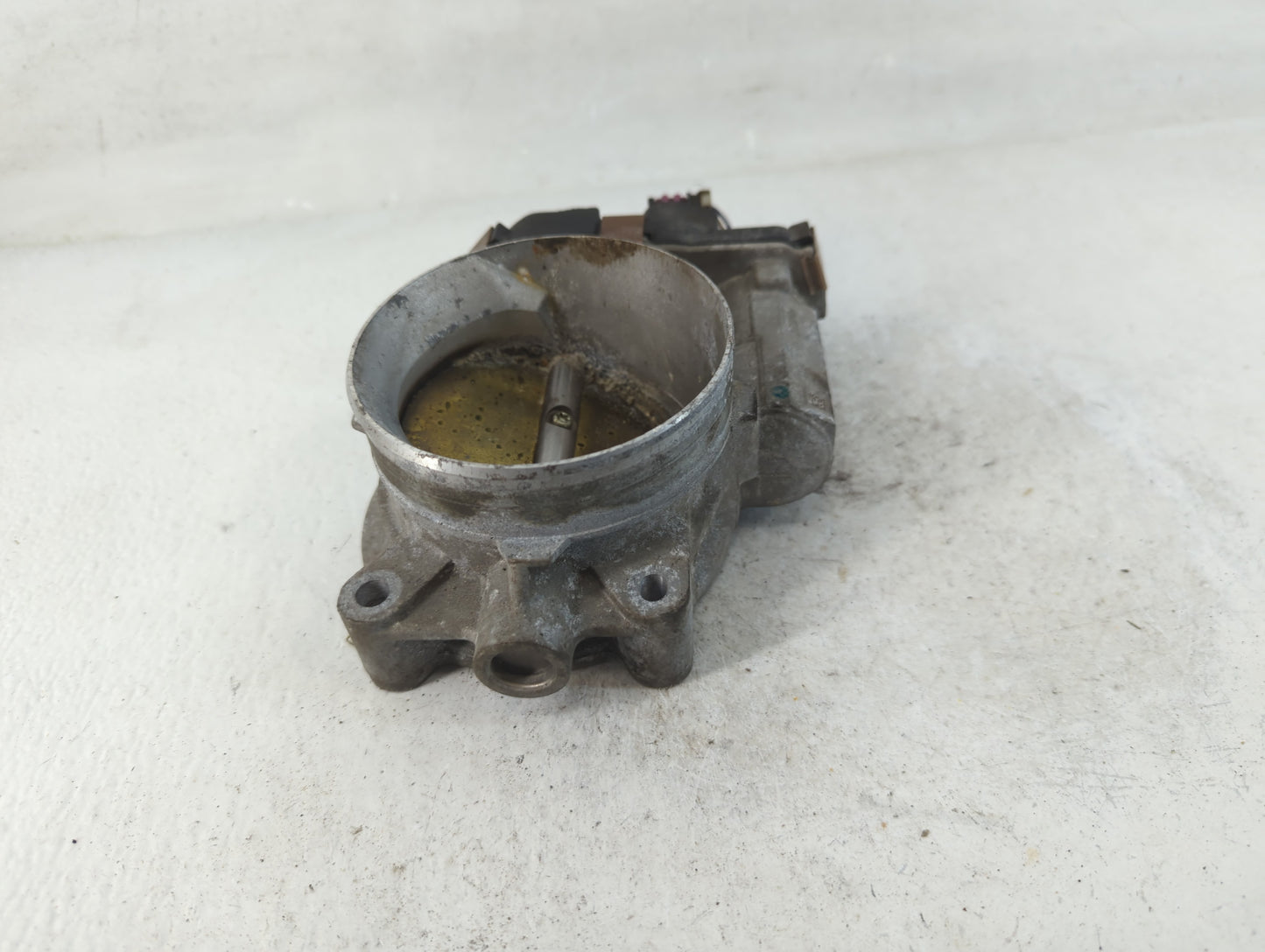 2007-2008 Cadillac Escalade Throttle Body P/N:RME37 Fits Fits 2006 2007 2008 2009 OEM Used Auto Parts - Oemusedautoparts1.co