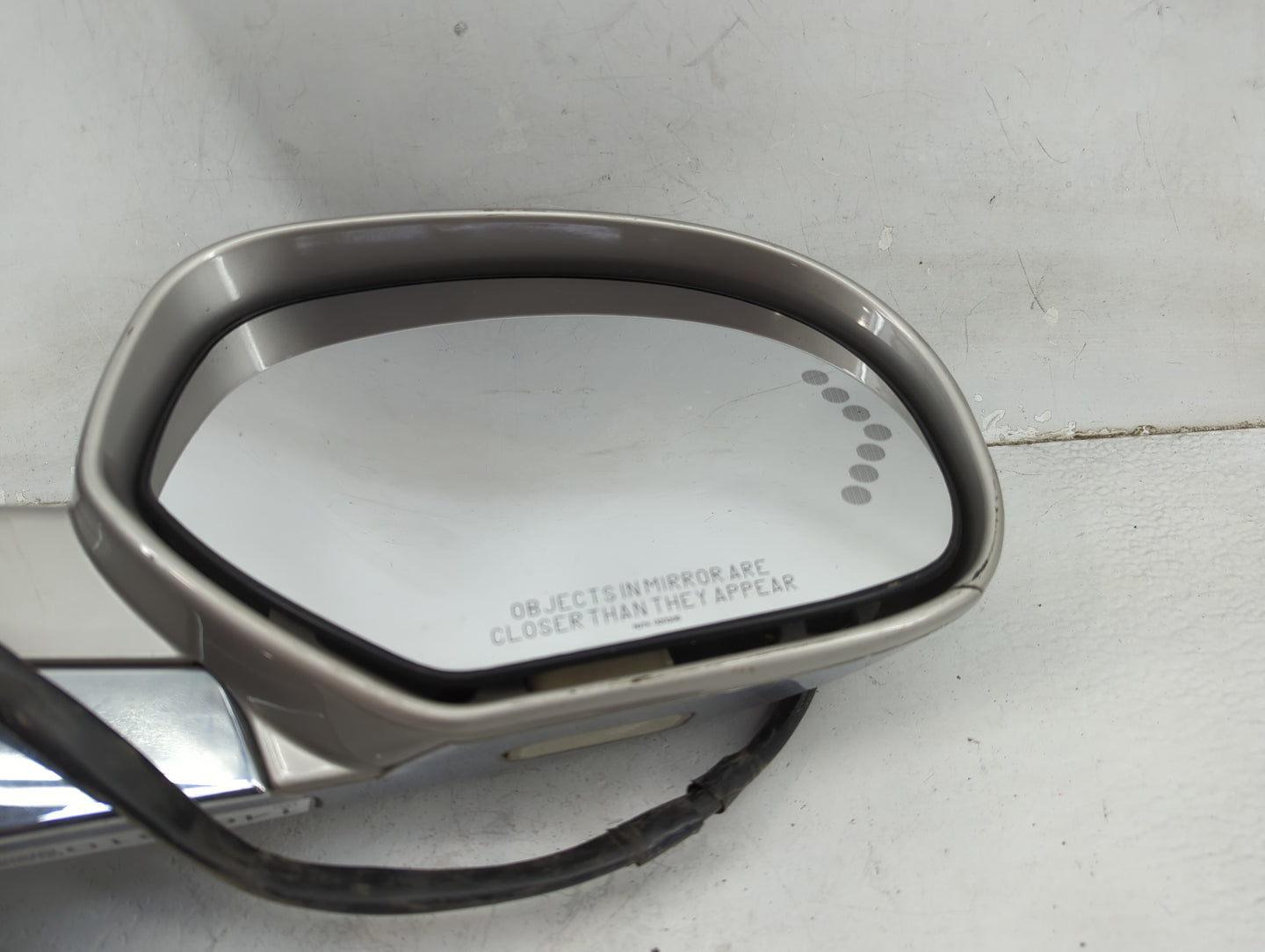2007-2008 Cadillac Escalade Esv Passenger Side View Mirror - Right Door Mirror OEM Used - Oemusedautoparts1.com