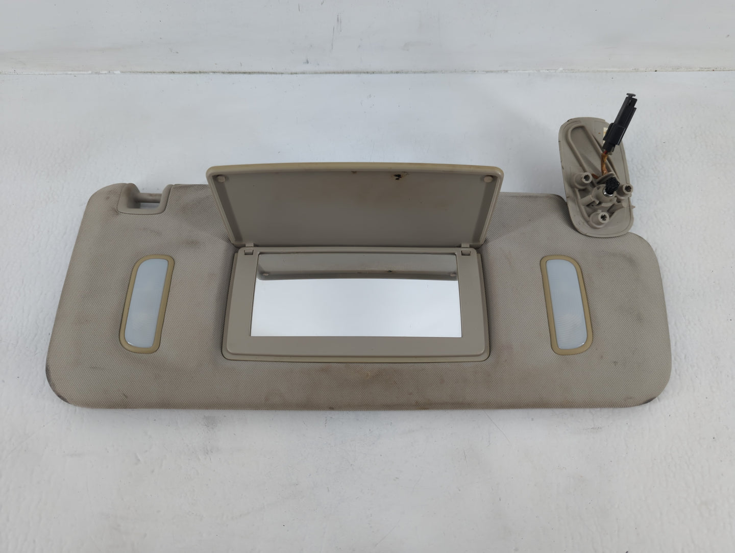 2007-2014 Cadillac Escalade Esv Sun Visor Shade Replacement Passenger Right Mirror Fits OEM Used Auto Parts - Oemusedautopar