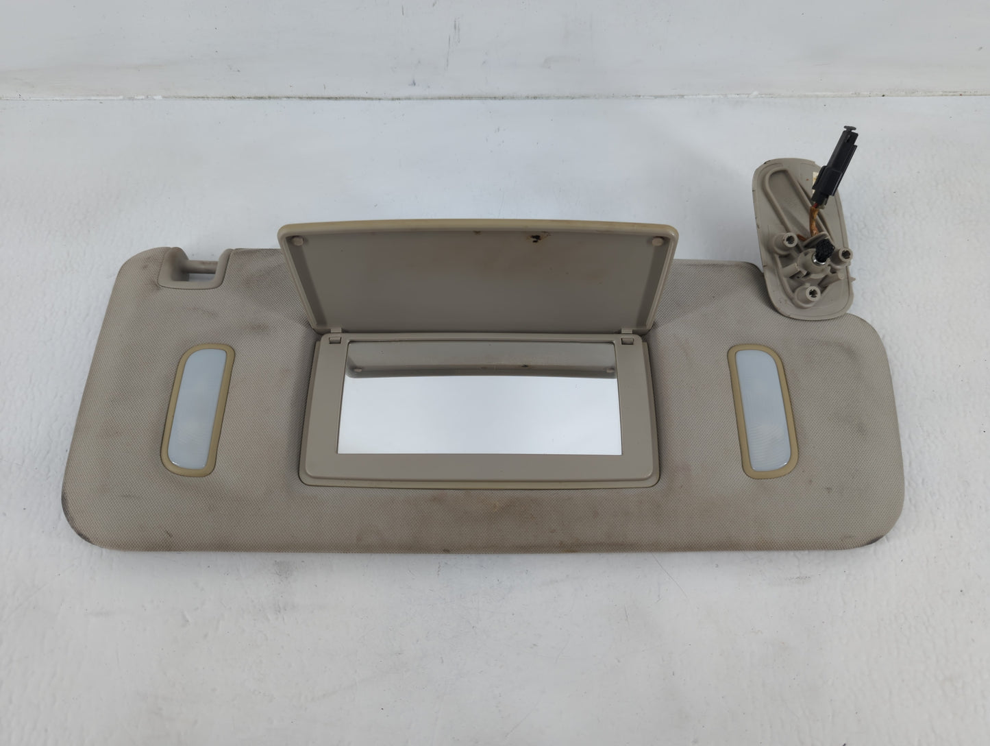 2007-2014 Cadillac Escalade Esv Sun Visor Shade Replacement Passenger Right Mirror Fits OEM Used Auto Parts - Oemusedautopar