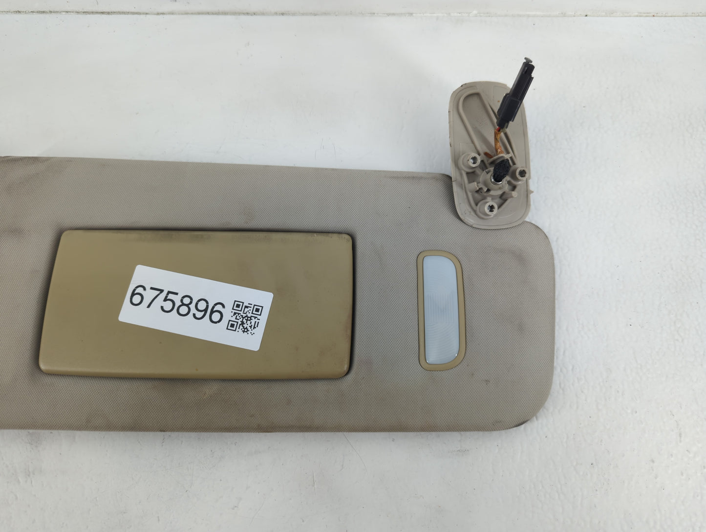 2007-2014 Cadillac Escalade Esv Sun Visor Shade Replacement Passenger Right Mirror Fits OEM Used Auto Parts - Oemusedautopar