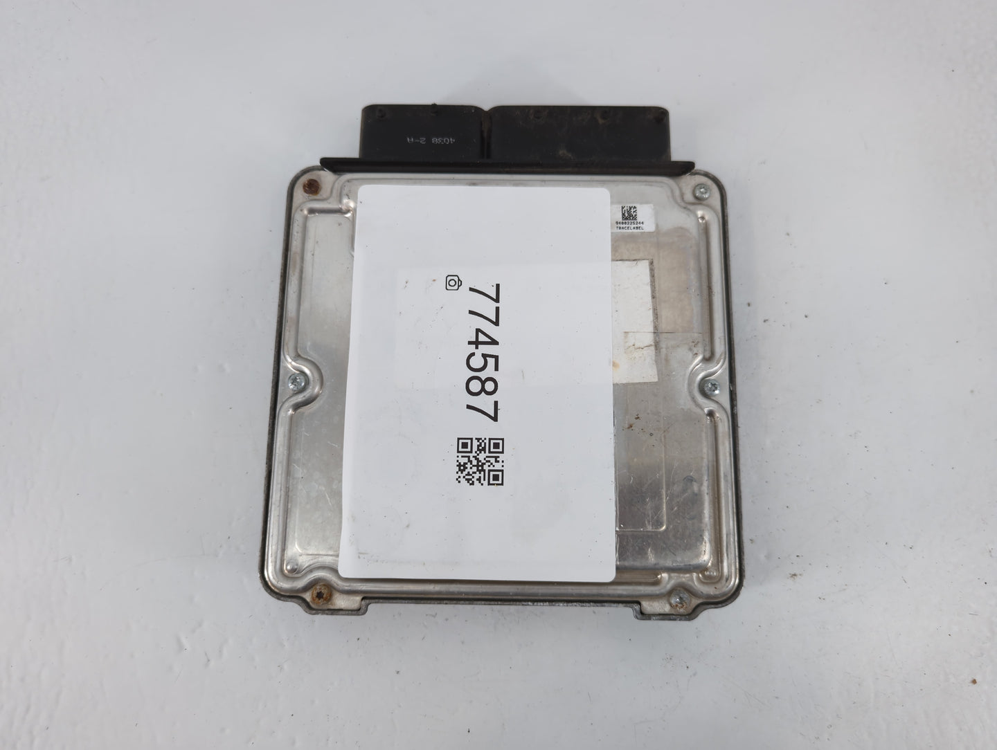 2007-2014 Cadillac Escalade Esv Driver Front Wheel Hub Oem - Oemusedautoparts1.com