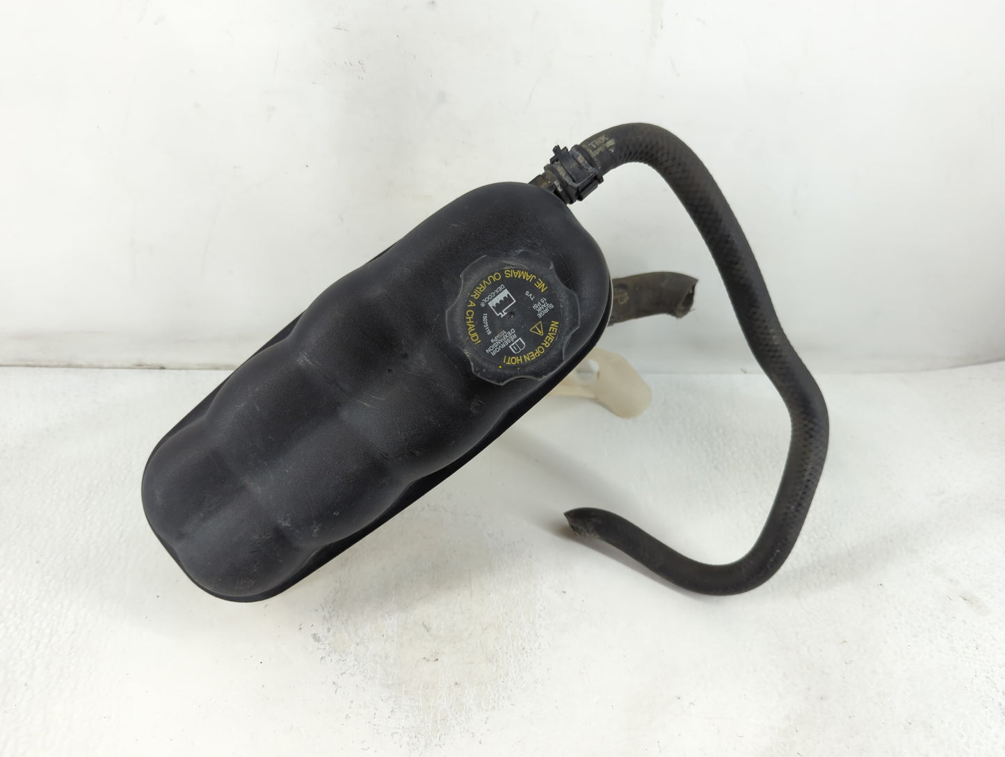 2007 Escalade Esv Radiator Coolant Overflow Expansion Tank Bottle - Oemusedautoparts1.com