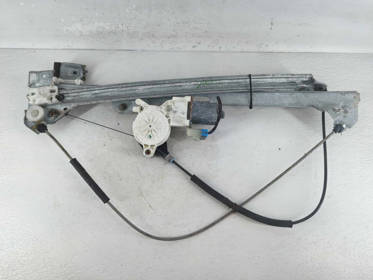 2007-2008 Cadillac Escalade Esv Driver Left Front Window Regulator - Oemusedautoparts1.com