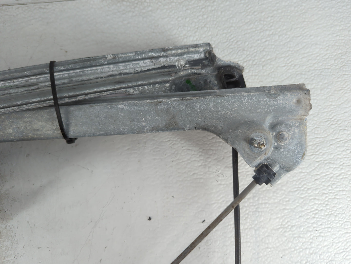 2007-2008 Cadillac Escalade Esv Driver Left Front Window Regulator - Oemusedautoparts1.com