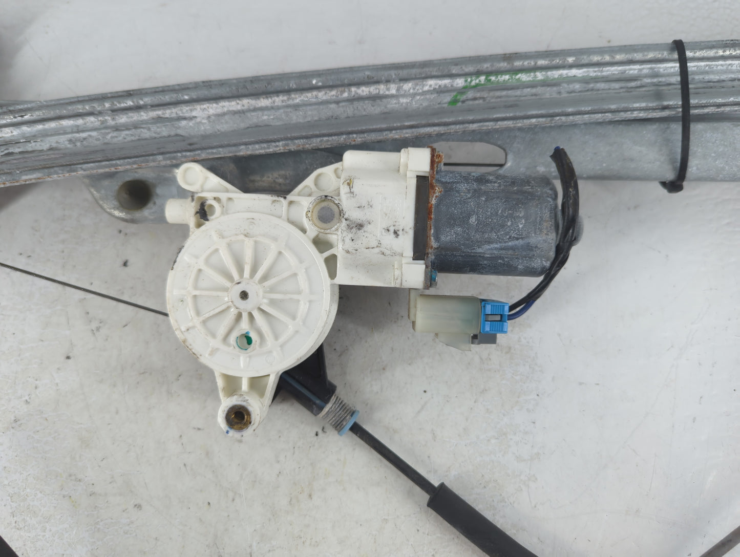 2007-2008 Cadillac Escalade Esv Driver Left Front Window Regulator - Oemusedautoparts1.com
