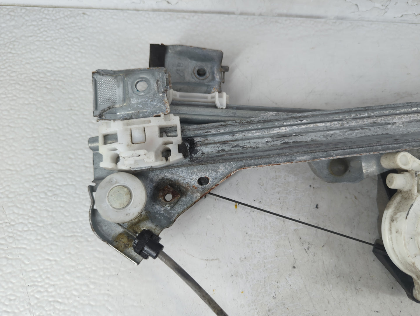 2007-2008 Cadillac Escalade Esv Driver Left Front Window Regulator - Oemusedautoparts1.com
