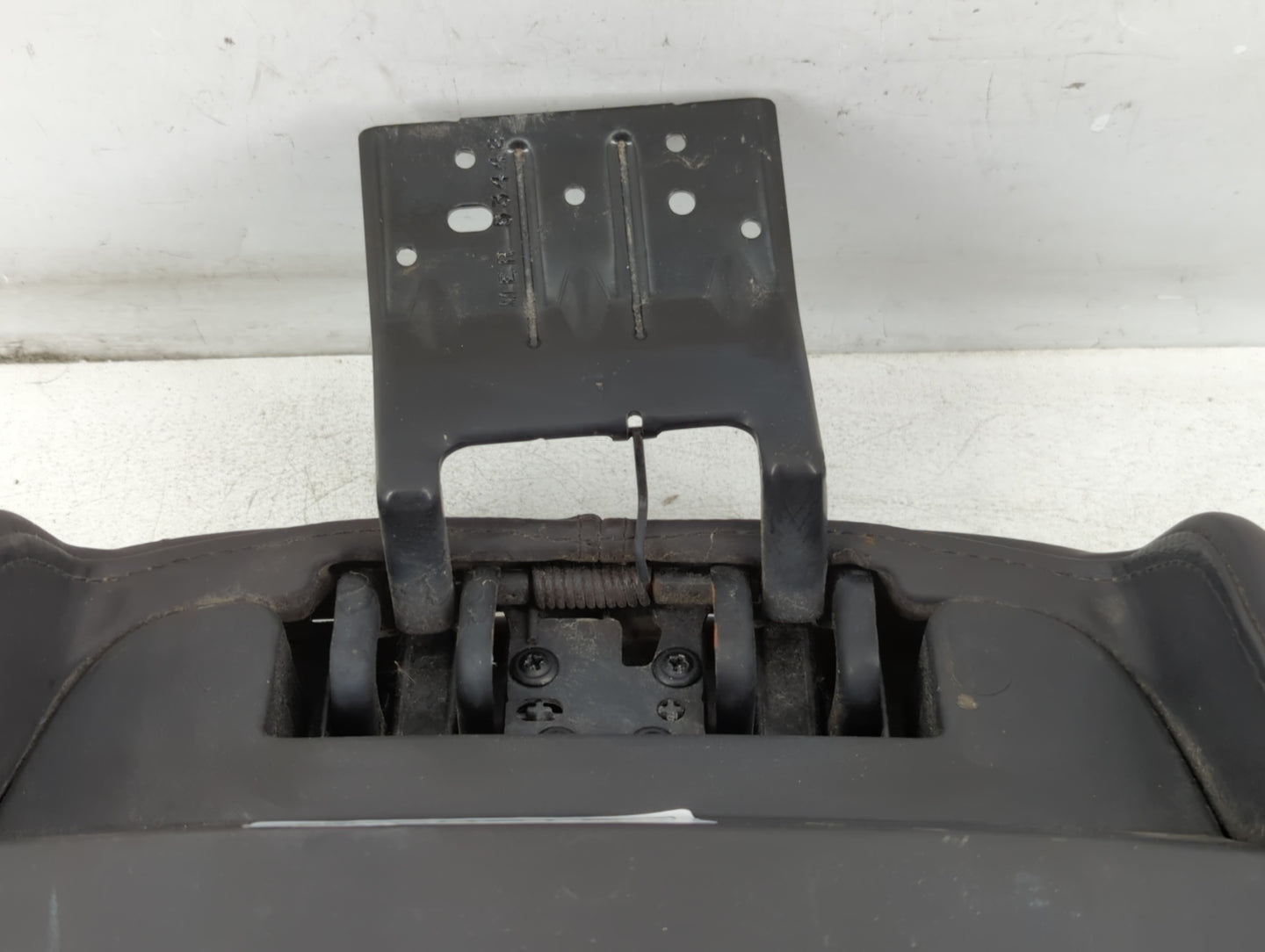2007-2008 Cadillac Escalade Esv Center Floor Console P/N:53442 Fits Fits 2007 2008 OEM Used Auto Parts - Oemusedautoparts1.c