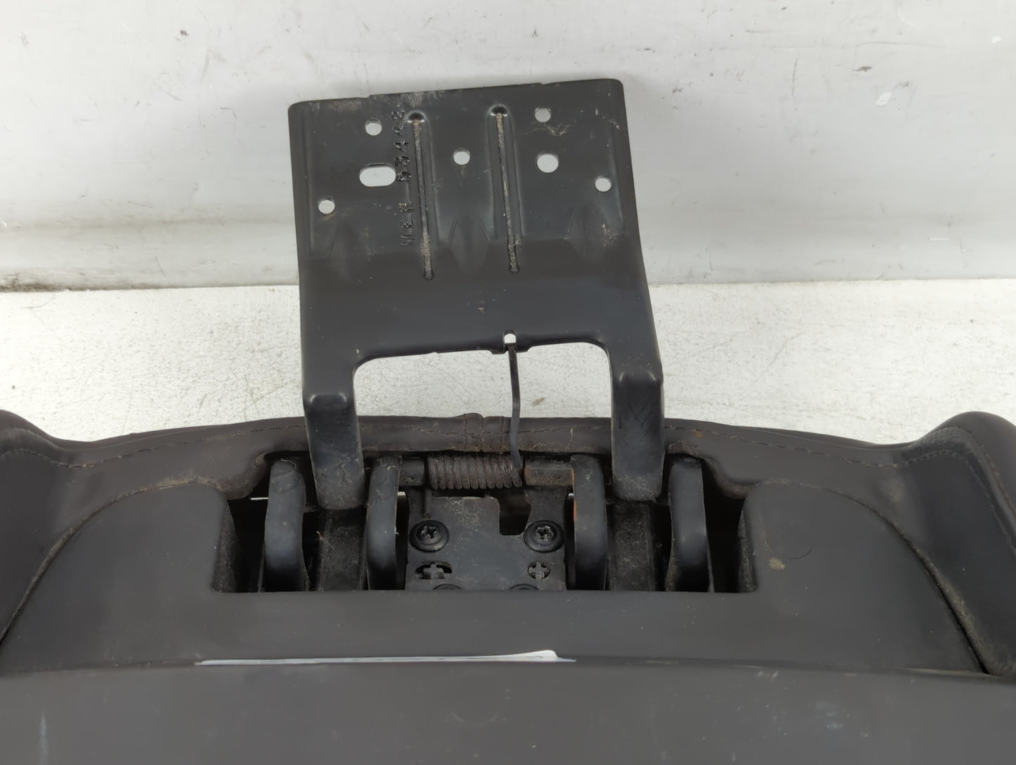 2007-2008 Cadillac Escalade Esv Center Floor Console P/N:53442 Fits Fits 2007 2008 OEM Used Auto Parts - Oemusedautoparts1.c