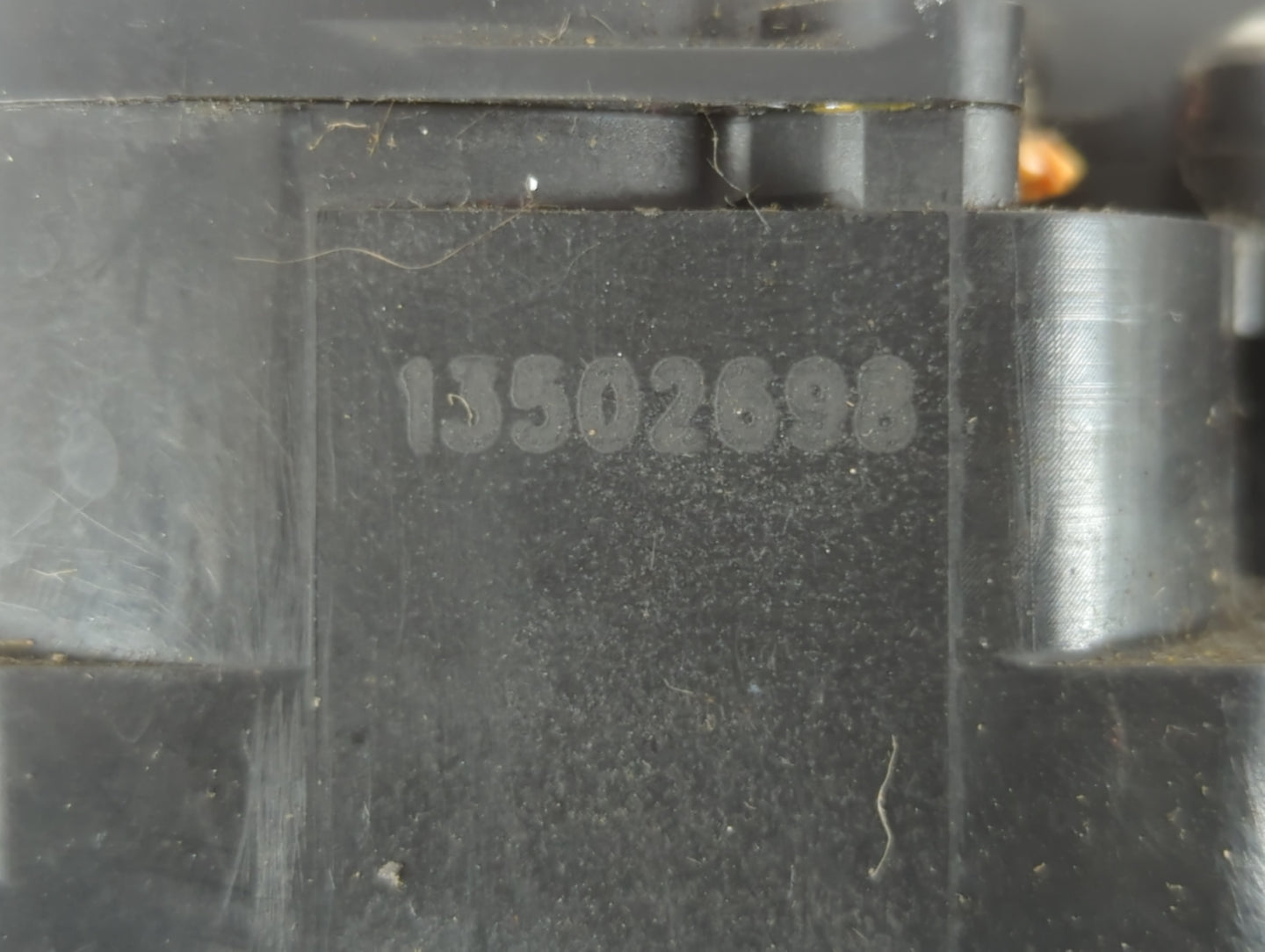 2007 Cadillac Escalade Esv Passenger Center Pillar Oem - Oemusedautoparts1.com