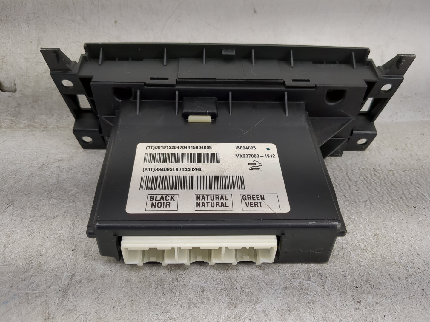 2007 Cadillac Srx Climate Control Module Temperature AC/Heater Replacement P/N:15894095 Fits OEM Used Auto Parts - Oemusedau