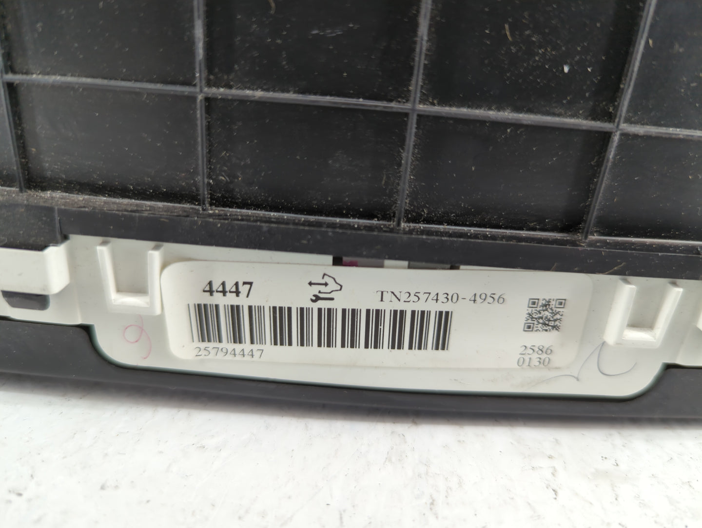 2007-2008 Cadillac Srx Instrument Cluster Speedometer Gauges P/N:25810140 25794447 Fits Fits 2007 2008 OEM Used Auto Parts -