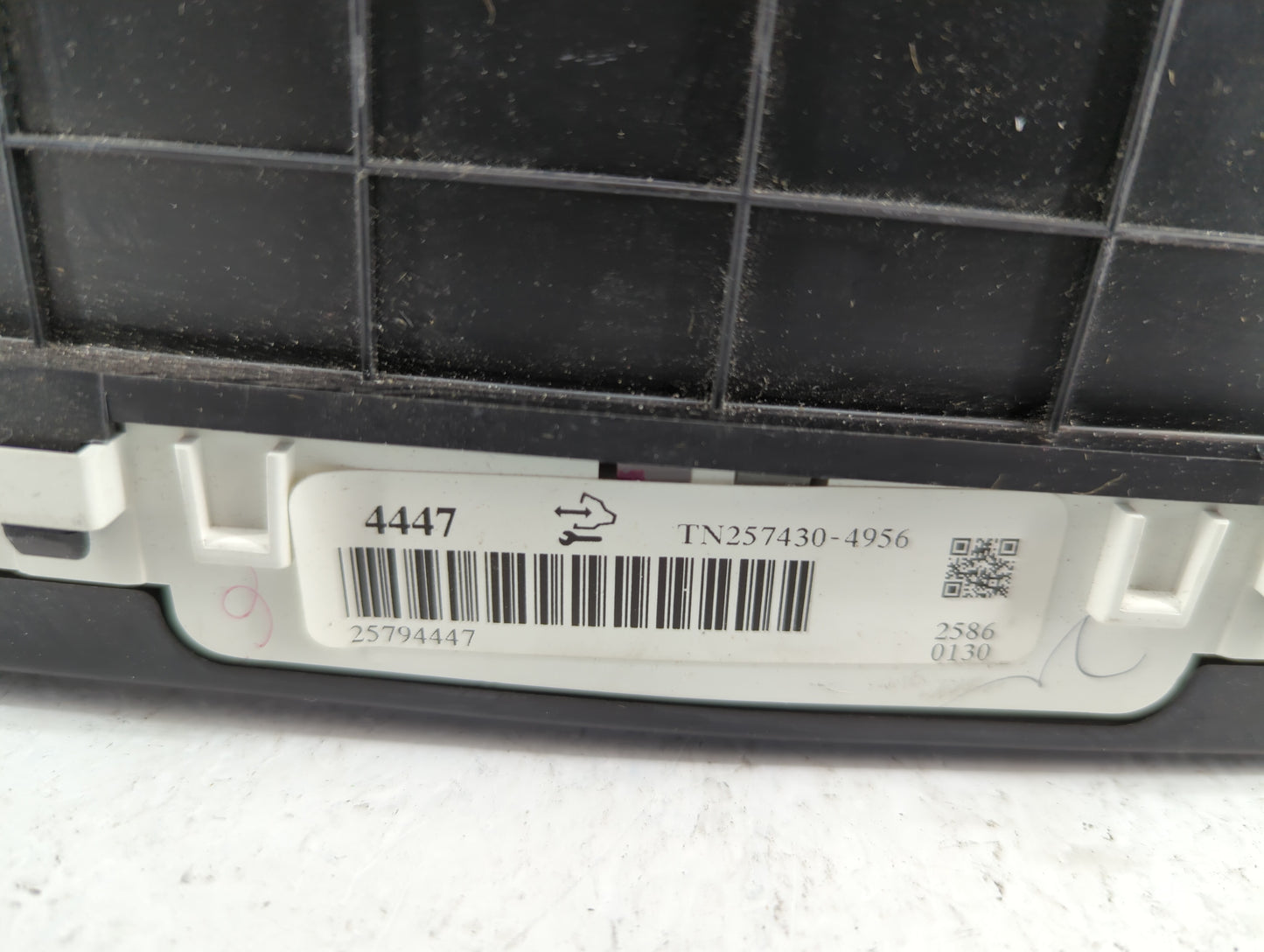 2007-2008 Cadillac Srx Instrument Cluster Speedometer Gauges P/N:25810140 25794447 Fits Fits 2007 2008 OEM Used Auto Parts -