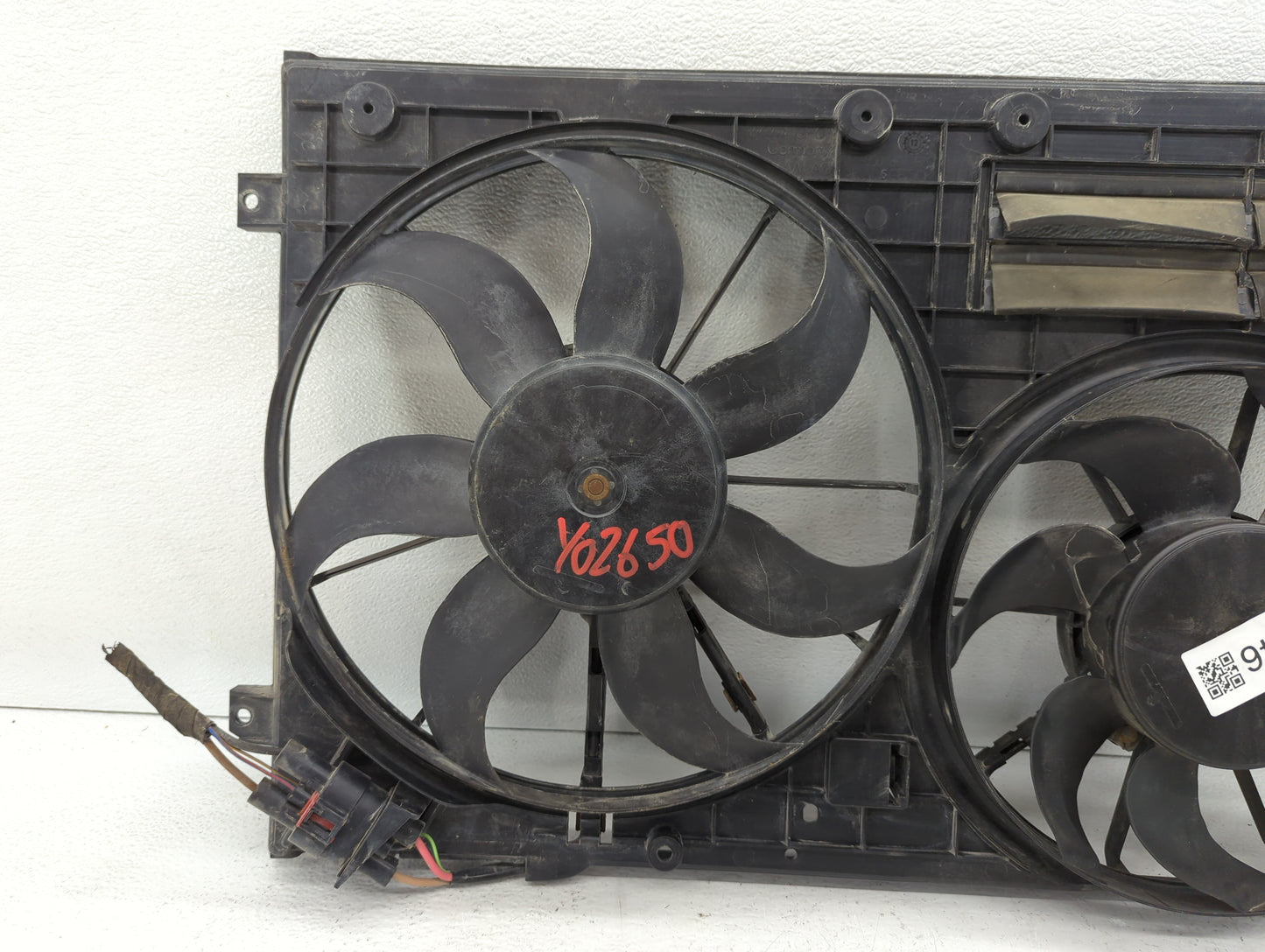 2007 Chevrolet Aj Left Radiator Fan Motor Assembly Black - Oemusedautoparts1.com