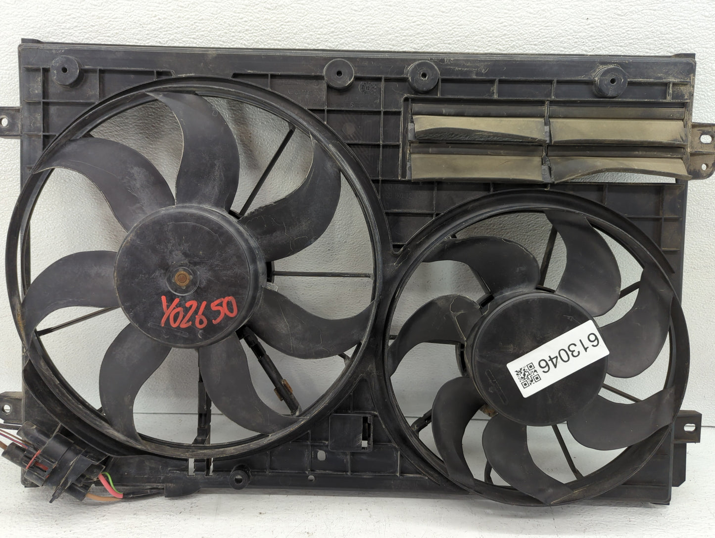2007 Chevrolet Aj Left Radiator Fan Motor Assembly Black - Oemusedautoparts1.com