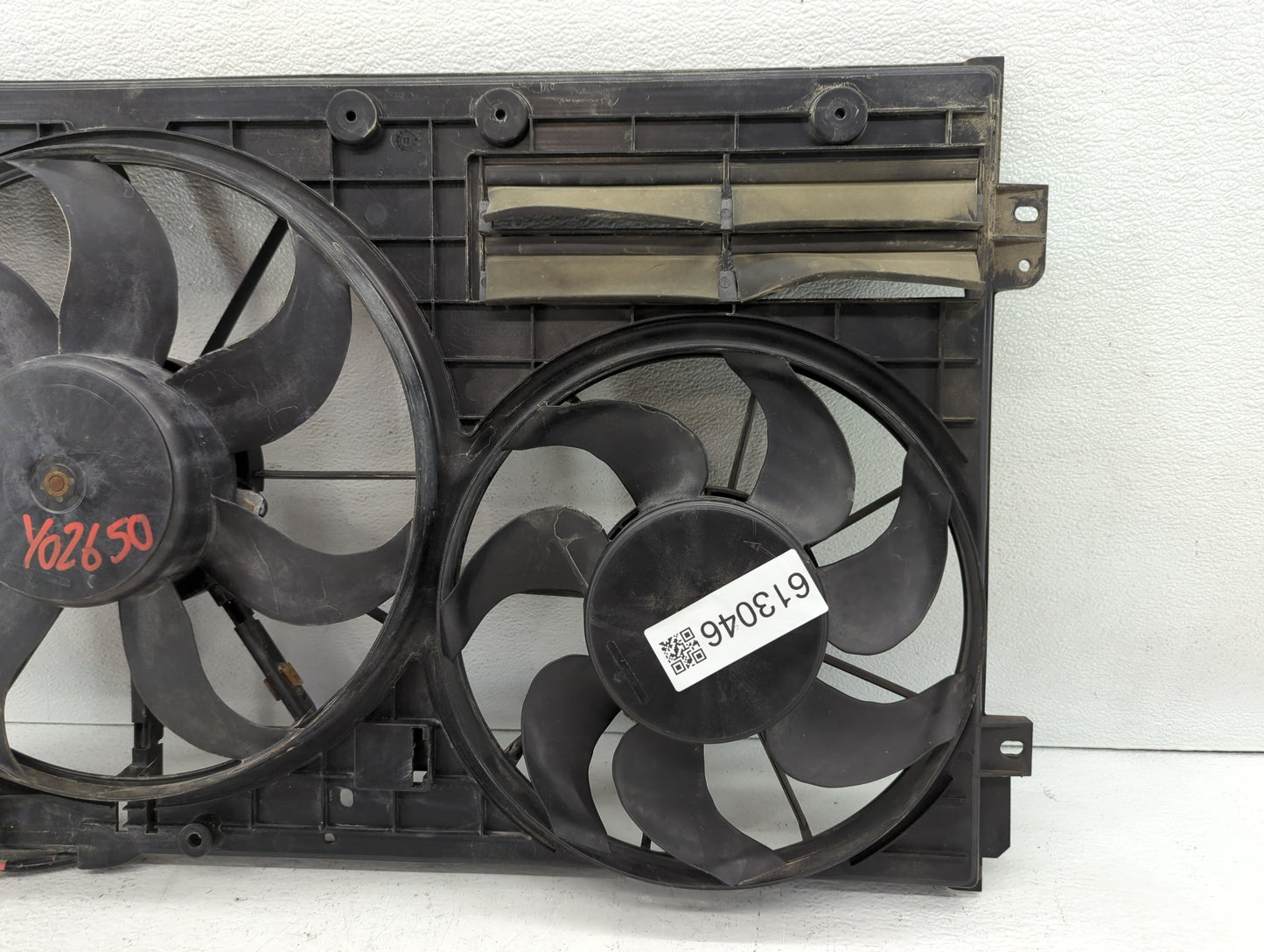 2007 Chevrolet Aj Left Radiator Fan Motor Assembly Black - Oemusedautoparts1.com