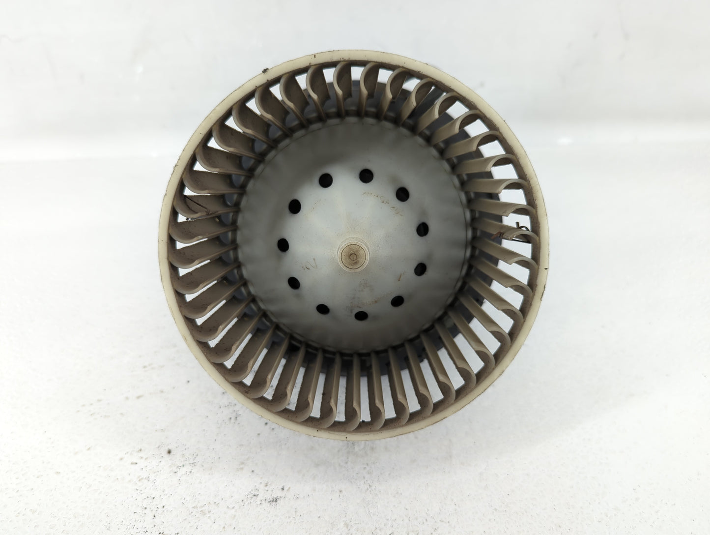 2003-2006 Chevrolet Avalanche 1500 Heater AC Blower Motor P/N:52408152 Fits OEM Used Auto Parts - Oemusedautoparts1.com