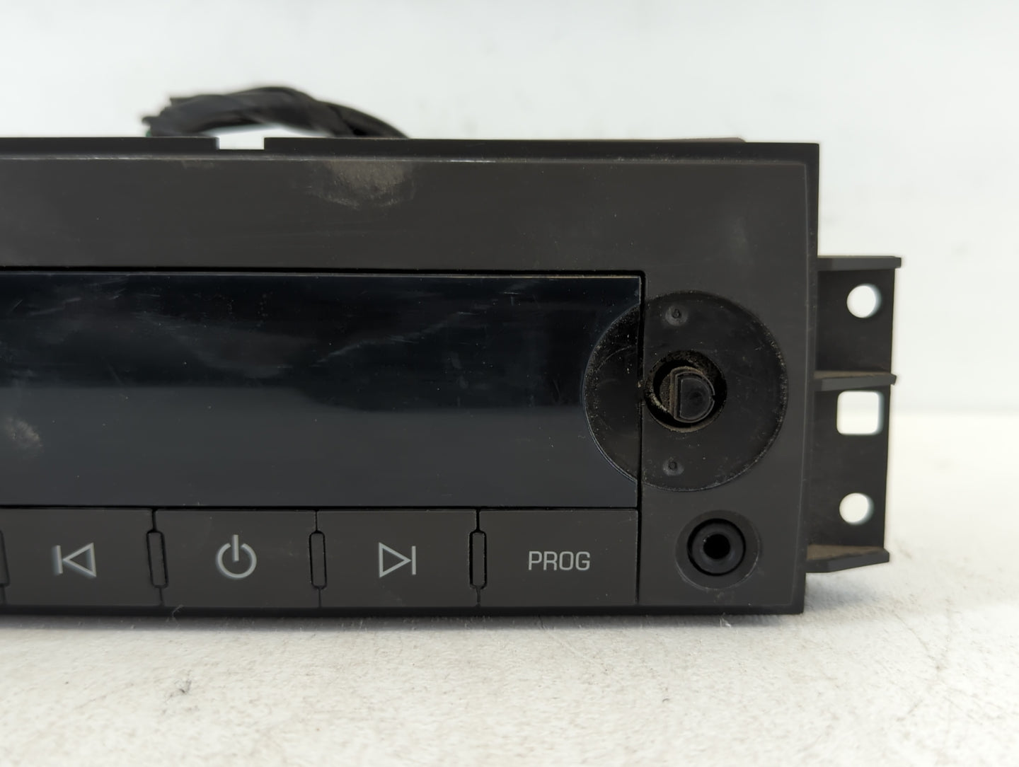Chevrolet Avalanche 1500 Am Fm Cd Player Radio Receiver - Oemusedautoparts1.com
