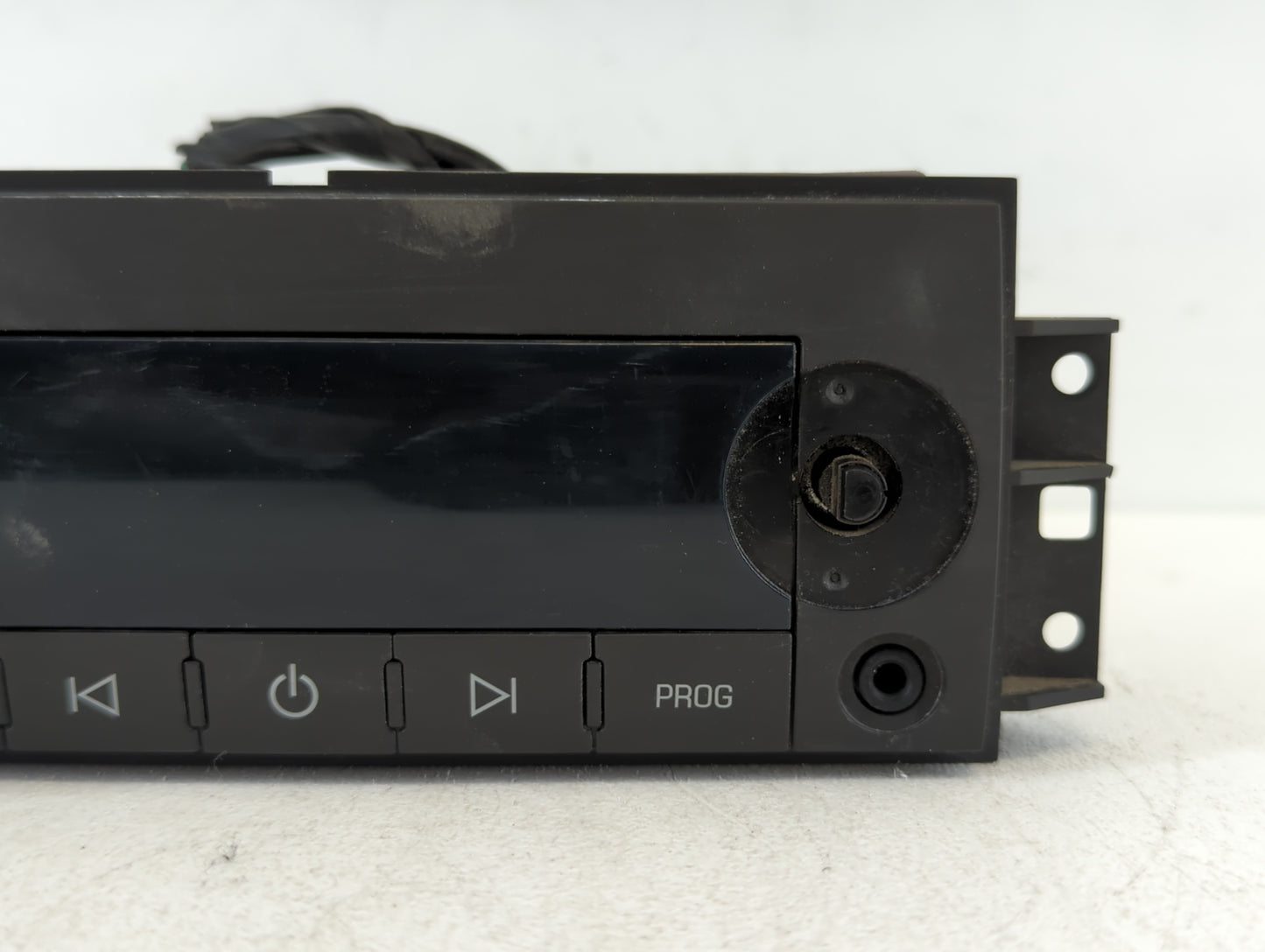 Chevrolet Avalanche 1500 Am Fm Cd Player Radio Receiver - Oemusedautoparts1.com