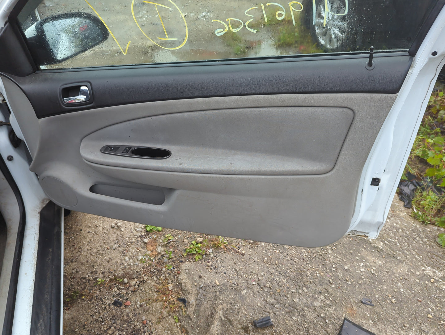 2007 Chevrolet Cobalt Front Right Passenger Interior Door Panel Trim - Oemusedautoparts1.com