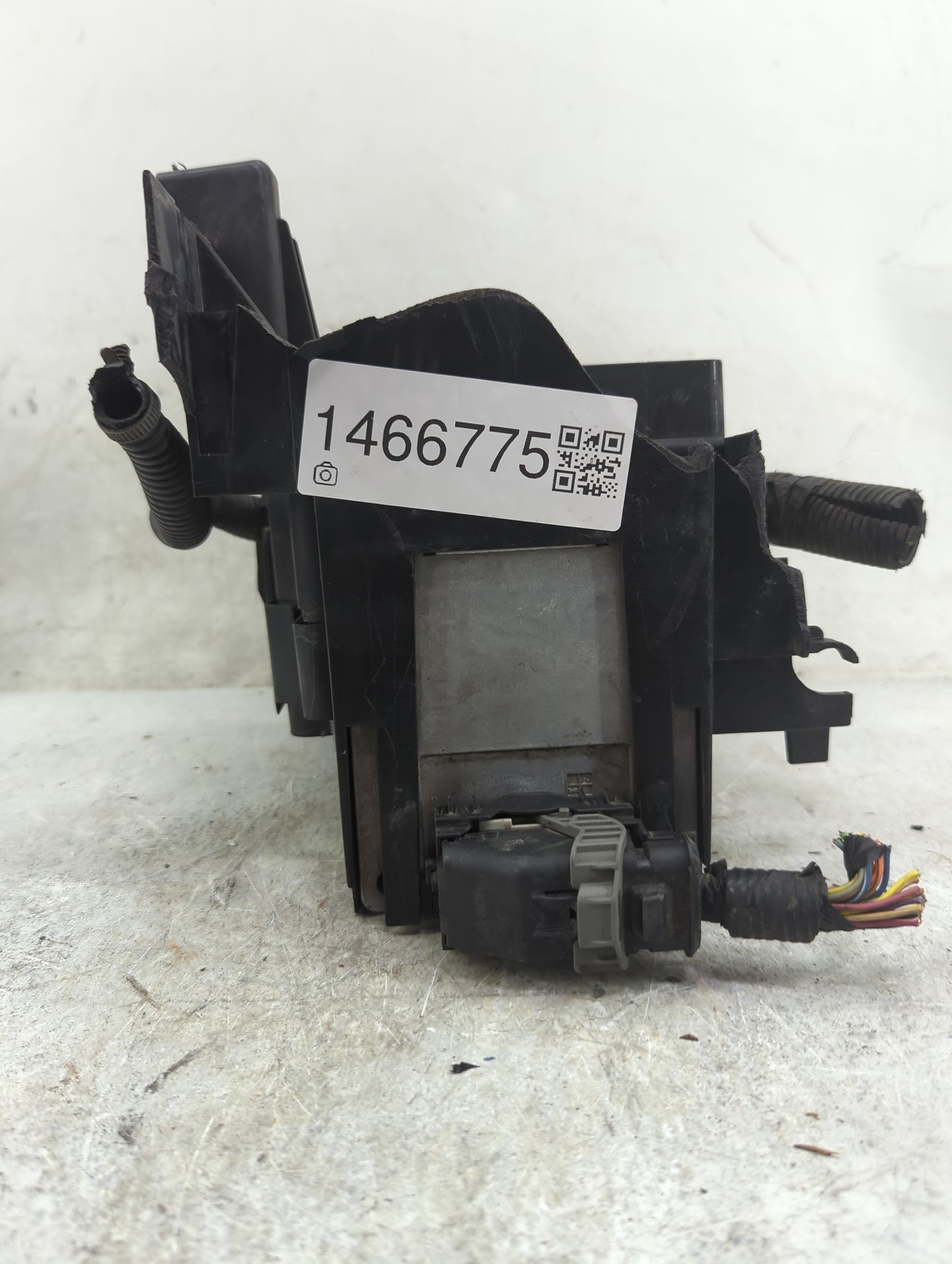 2007 Chevrolet Cobalt Fusebox Fuse Box Panel Relay Module P/N:25797235 JB723576BA0VR Fits OEM Used Auto Parts - Oemusedautop