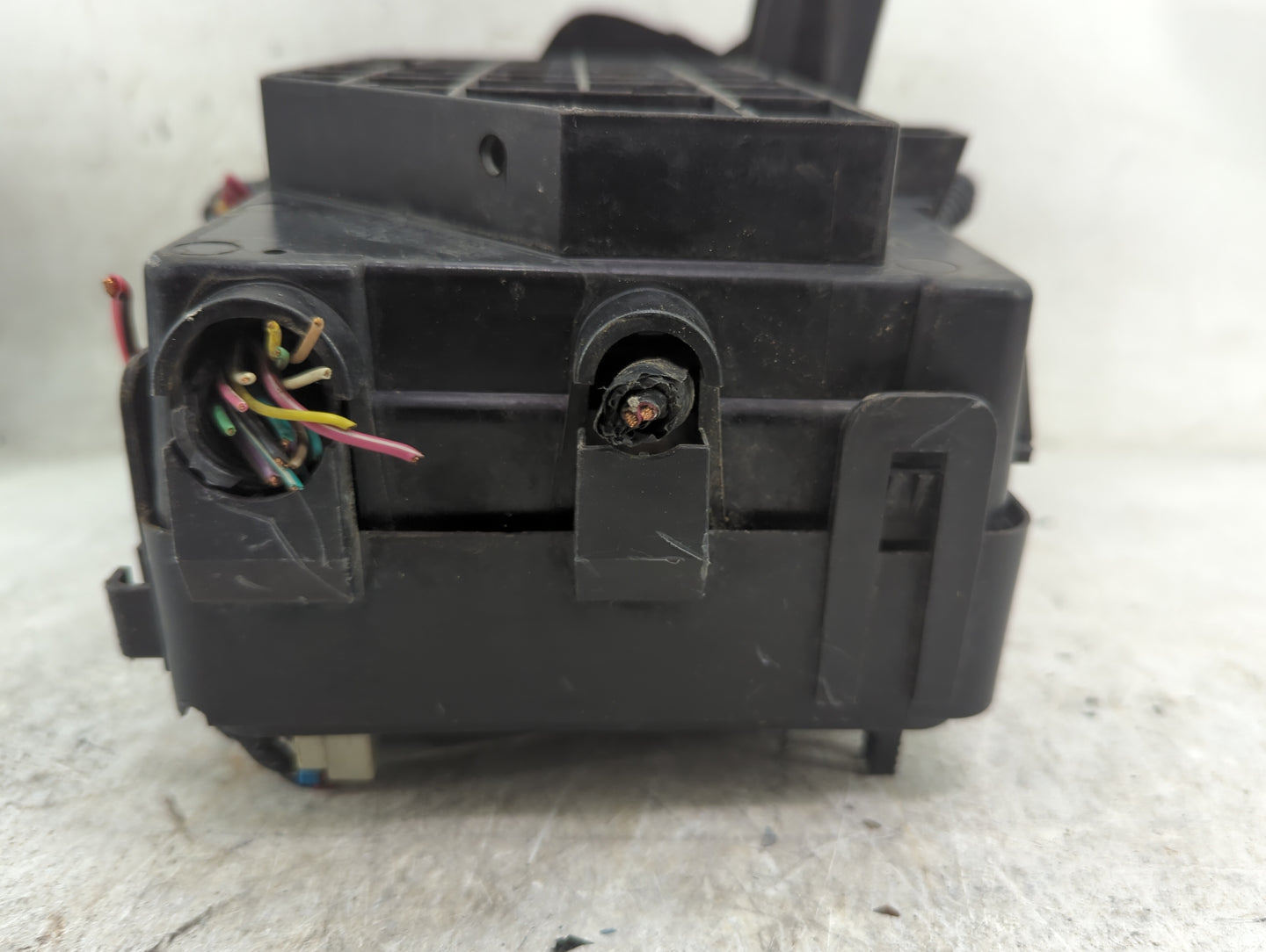 2007 Chevrolet Cobalt Fusebox Fuse Box Panel Relay Module P/N:25797235 JB723576BA0VR Fits OEM Used Auto Parts - Oemusedautop