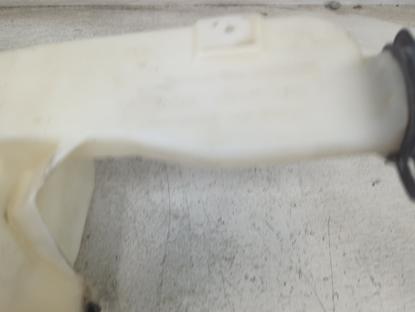 2007 Chevrolet Cobalt Windshield Washer Fluid Reservoir Bottle Oem - Oemusedautoparts1.com